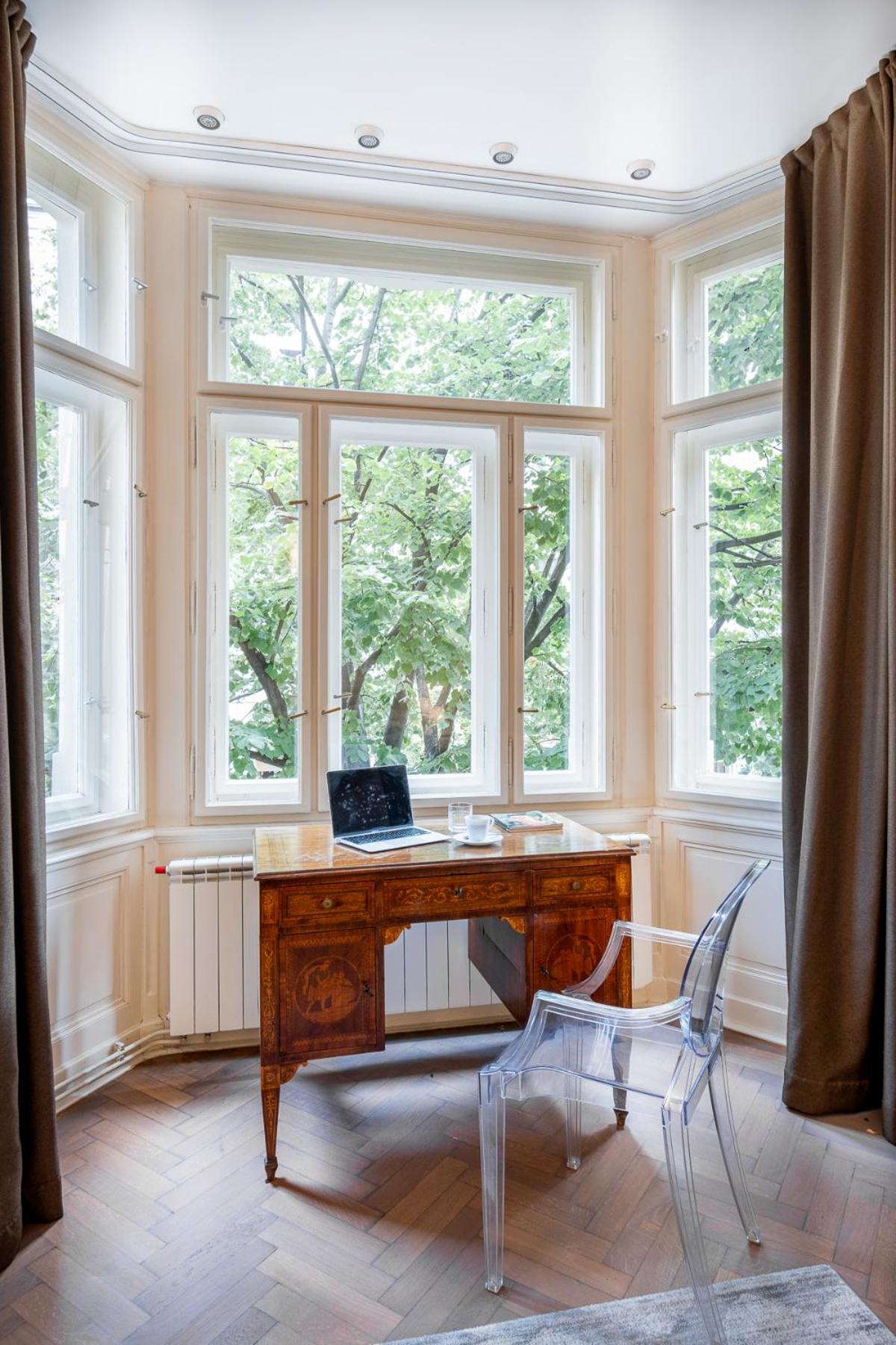 Elegant Paris Ave apartment with a Terrace
