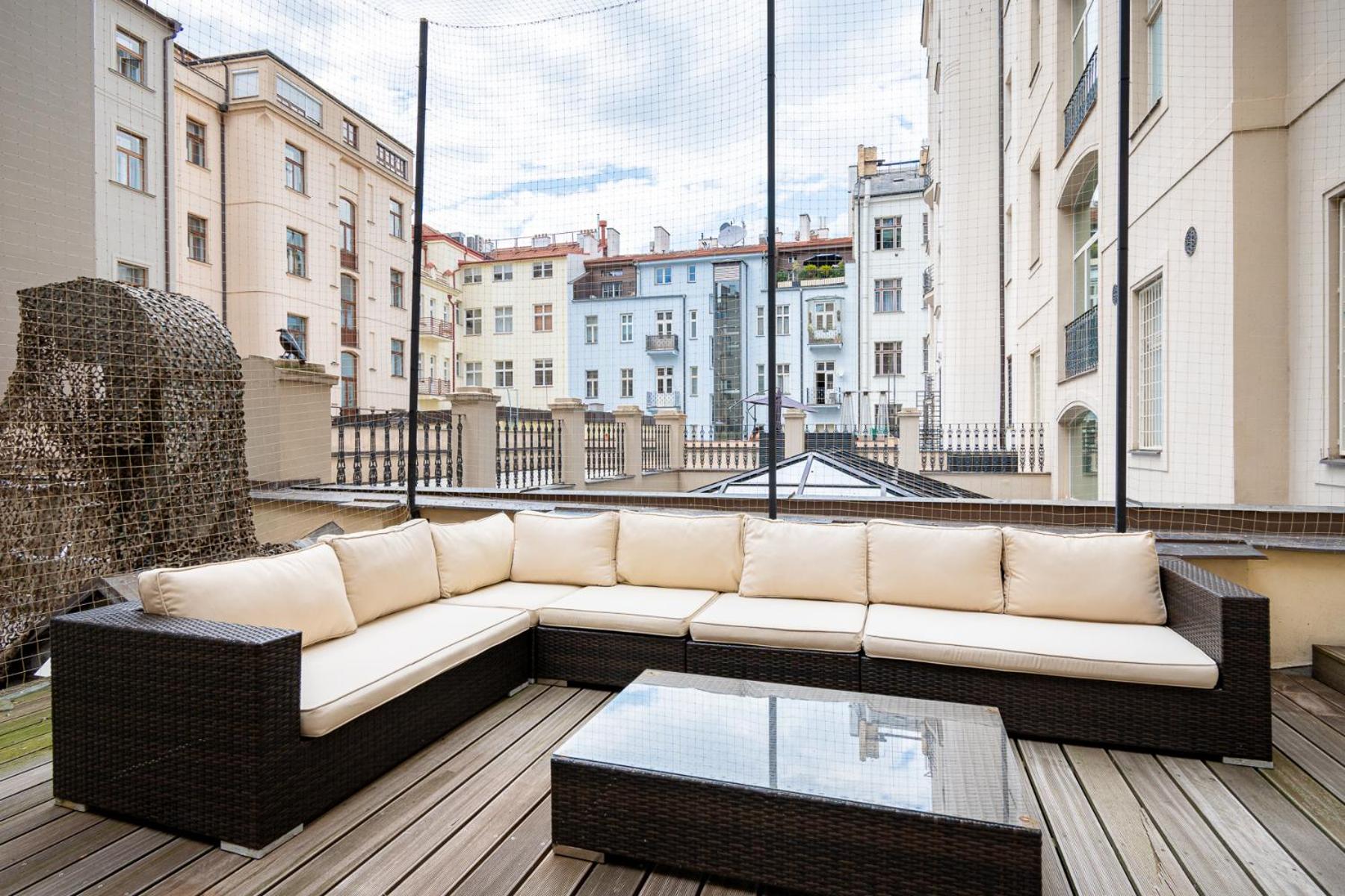 Elegant Paris Ave apartment with a Terrace