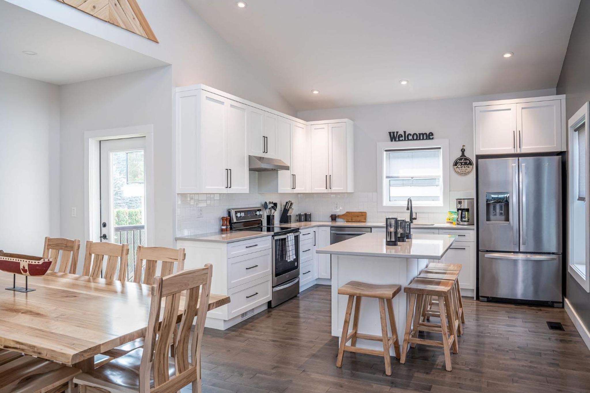 Mountain Dreams - Revelstoke Home Near RMR