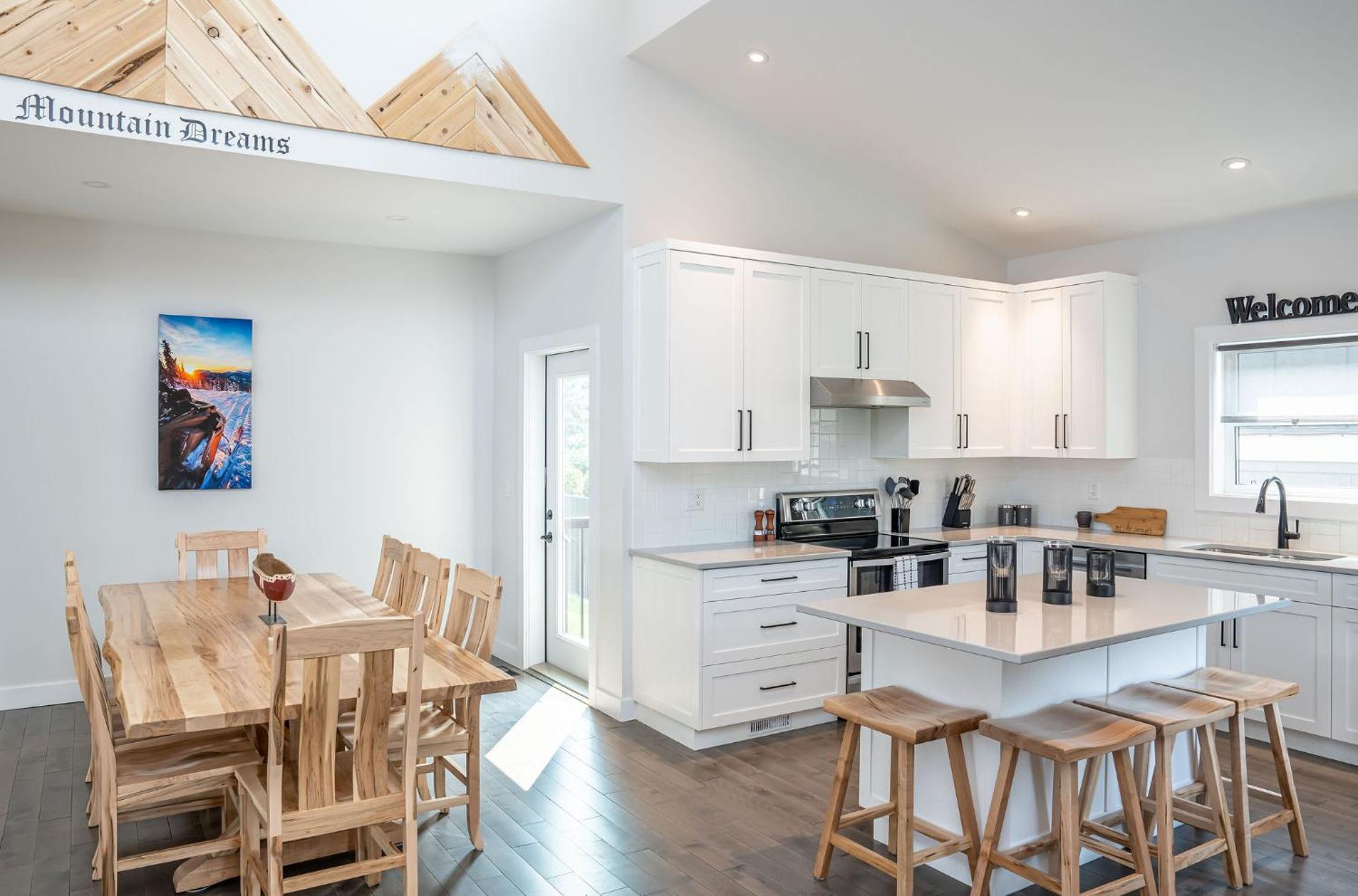 Mountain Dreams - Revelstoke Home Near RMR