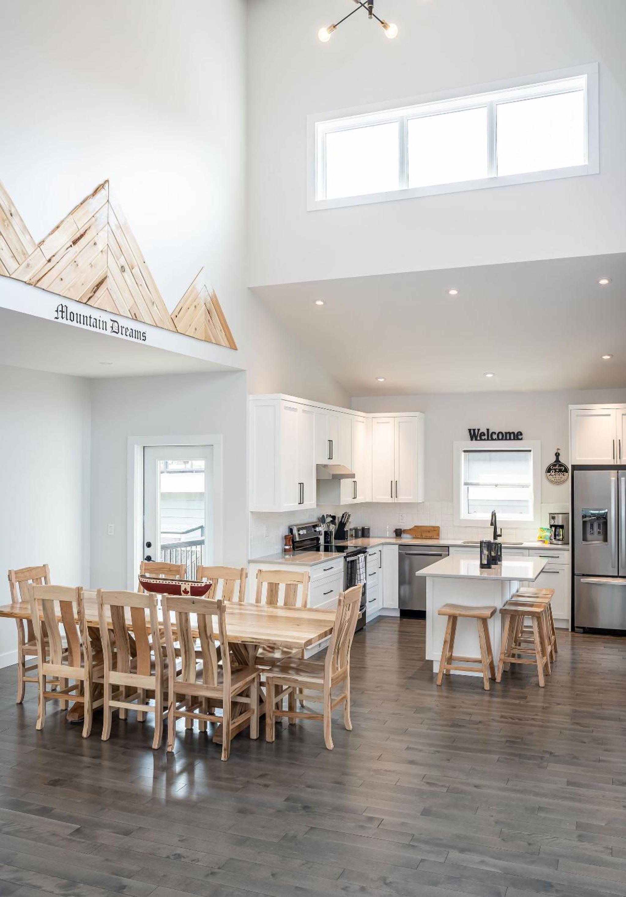 Mountain Dreams - Revelstoke Home Near RMR