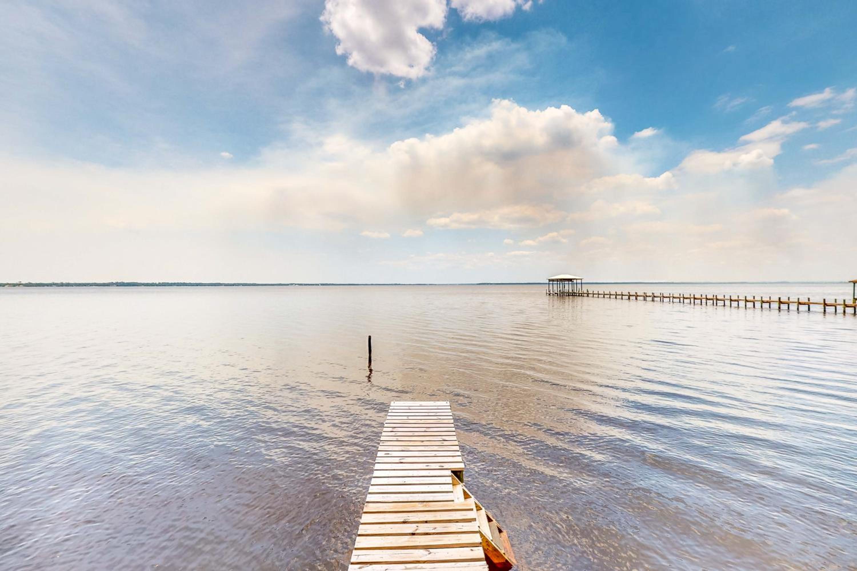 Dock! Bayfront Pensacola Retreat 10 Mi to Dtwn