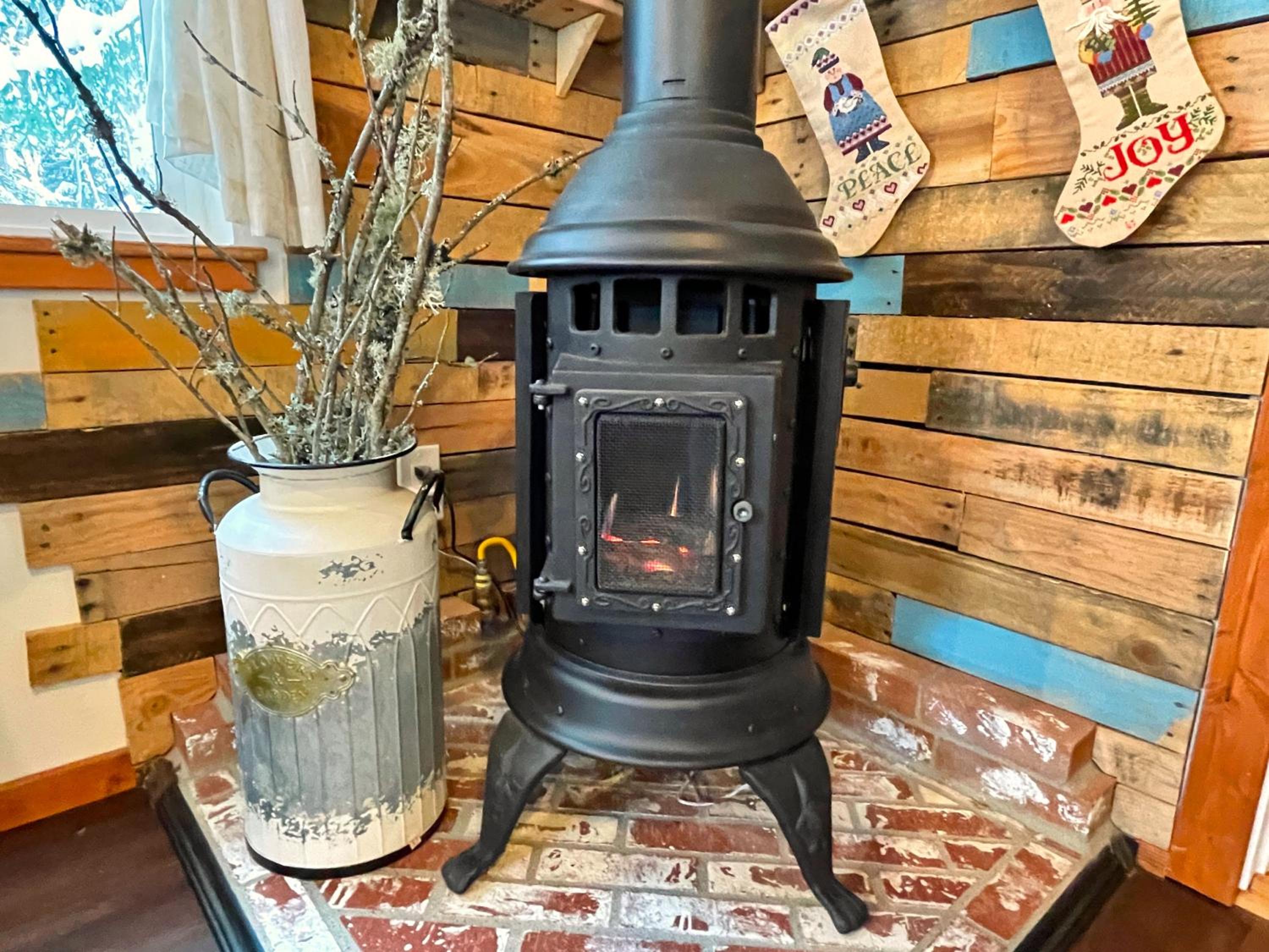 Kataluma Inn, Sandpoint, Idaho - Entire Cozy Cabin, Pet Friendly view 4