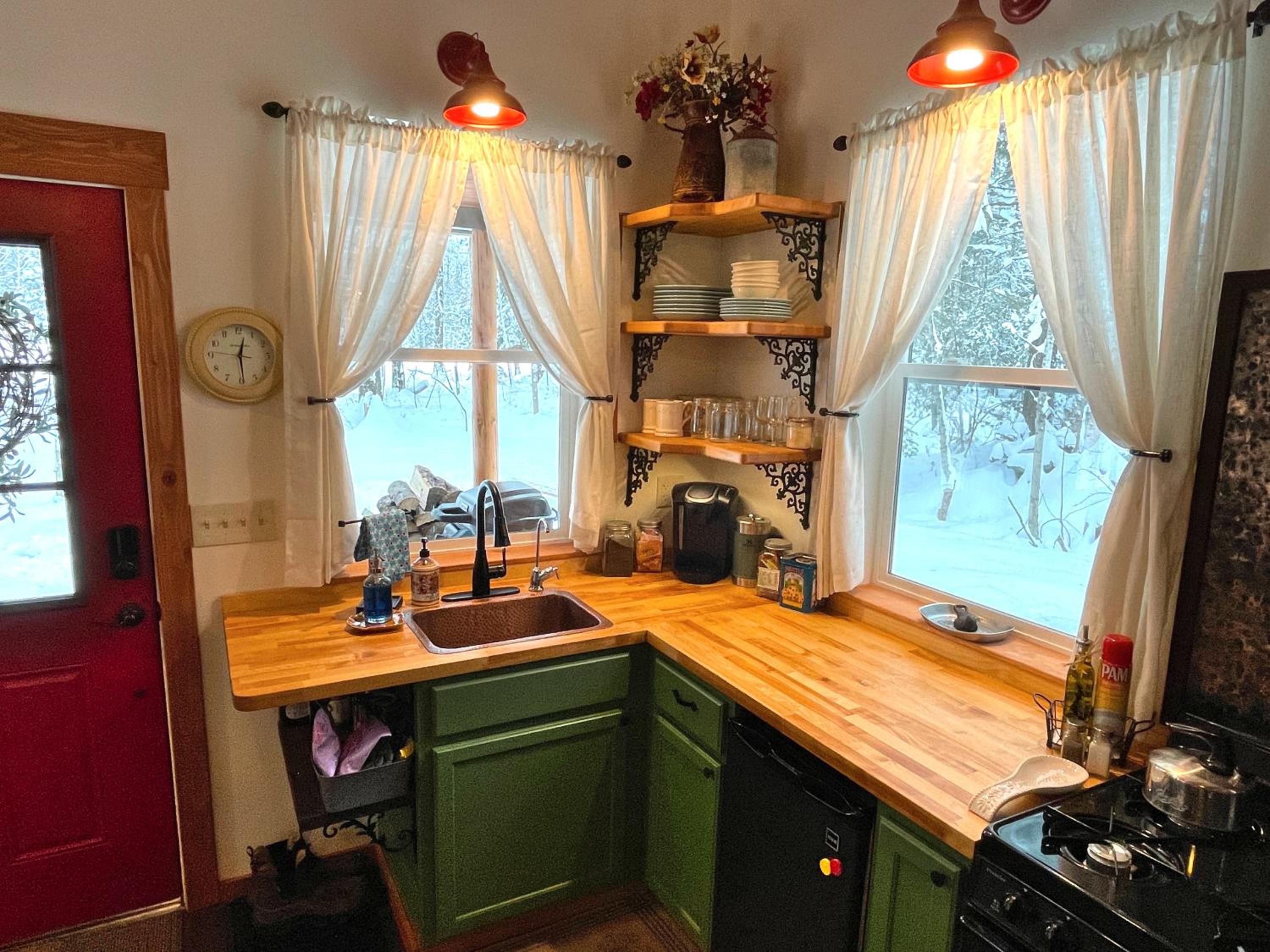Kataluma Inn, Sandpoint, Idaho - Entire Cozy Cabin, Pet Friendly view 3