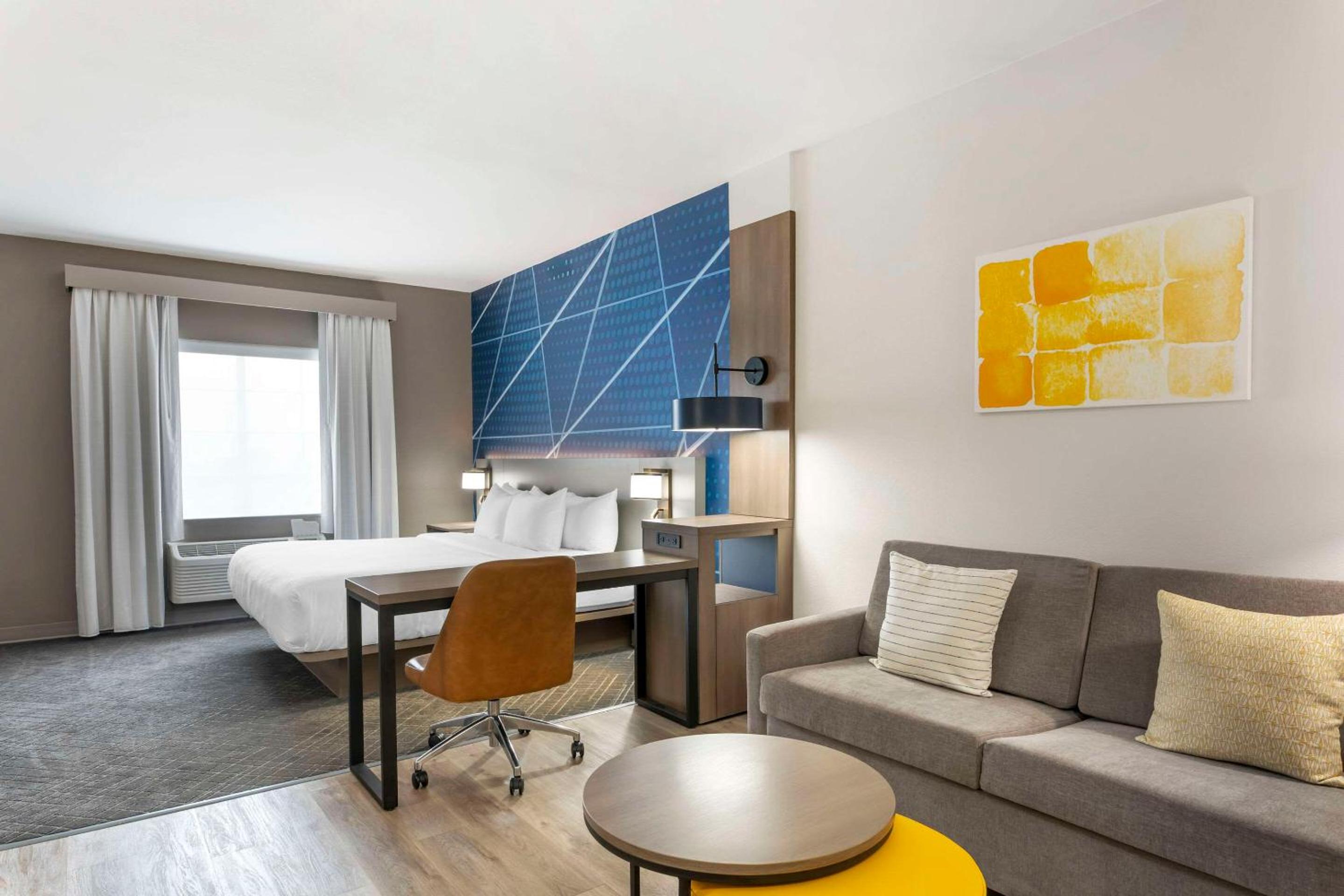 Comfort Suites Elgin Northwest