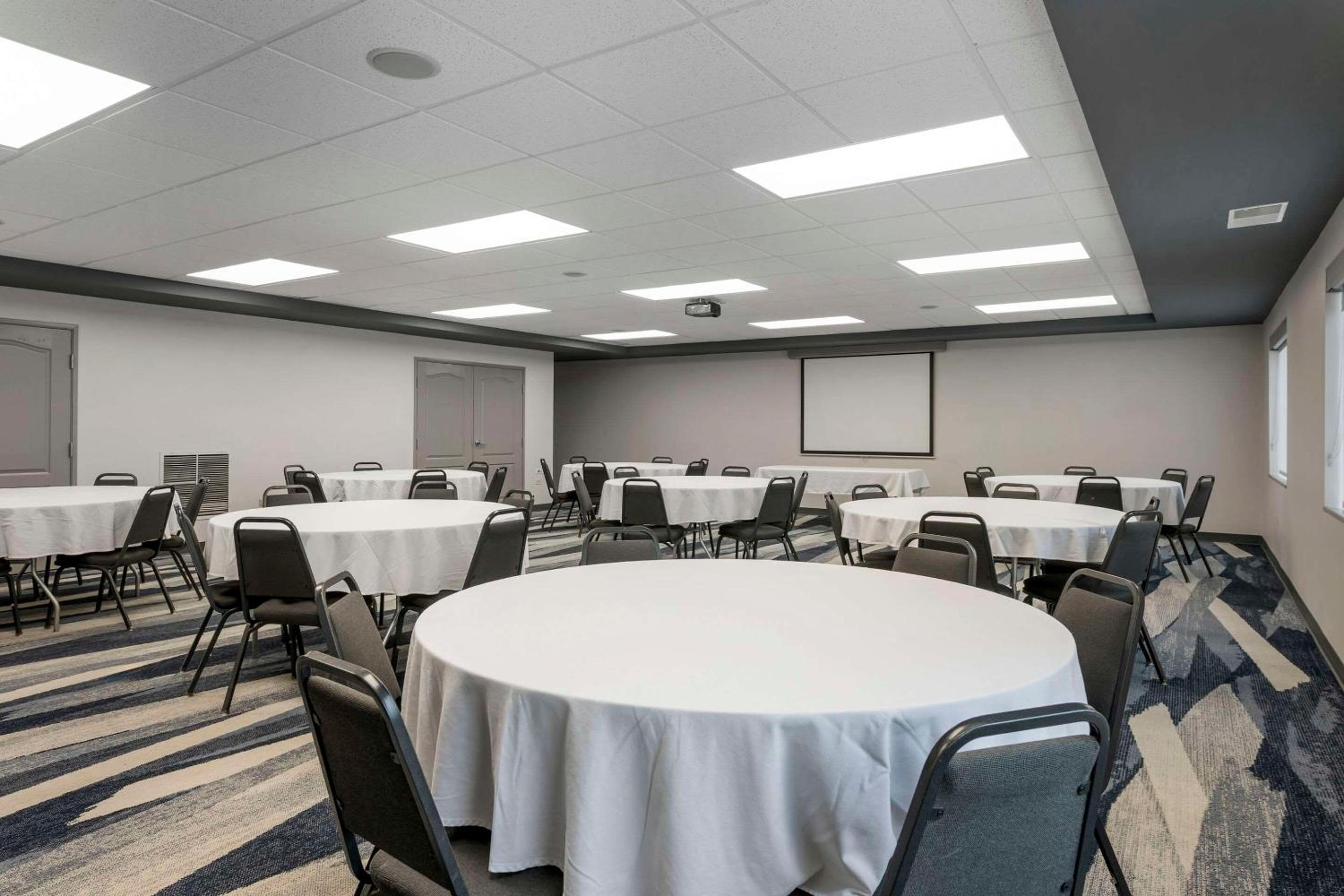 Comfort Suites Elgin Northwest