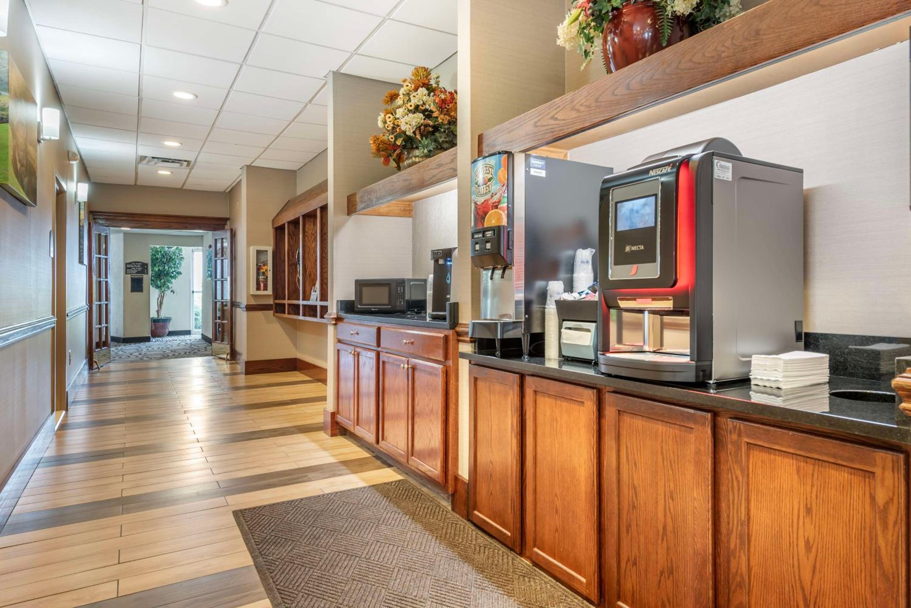 Bridgeport Vacations - Best Western Plus Bridgeport Inn - Property Image 6