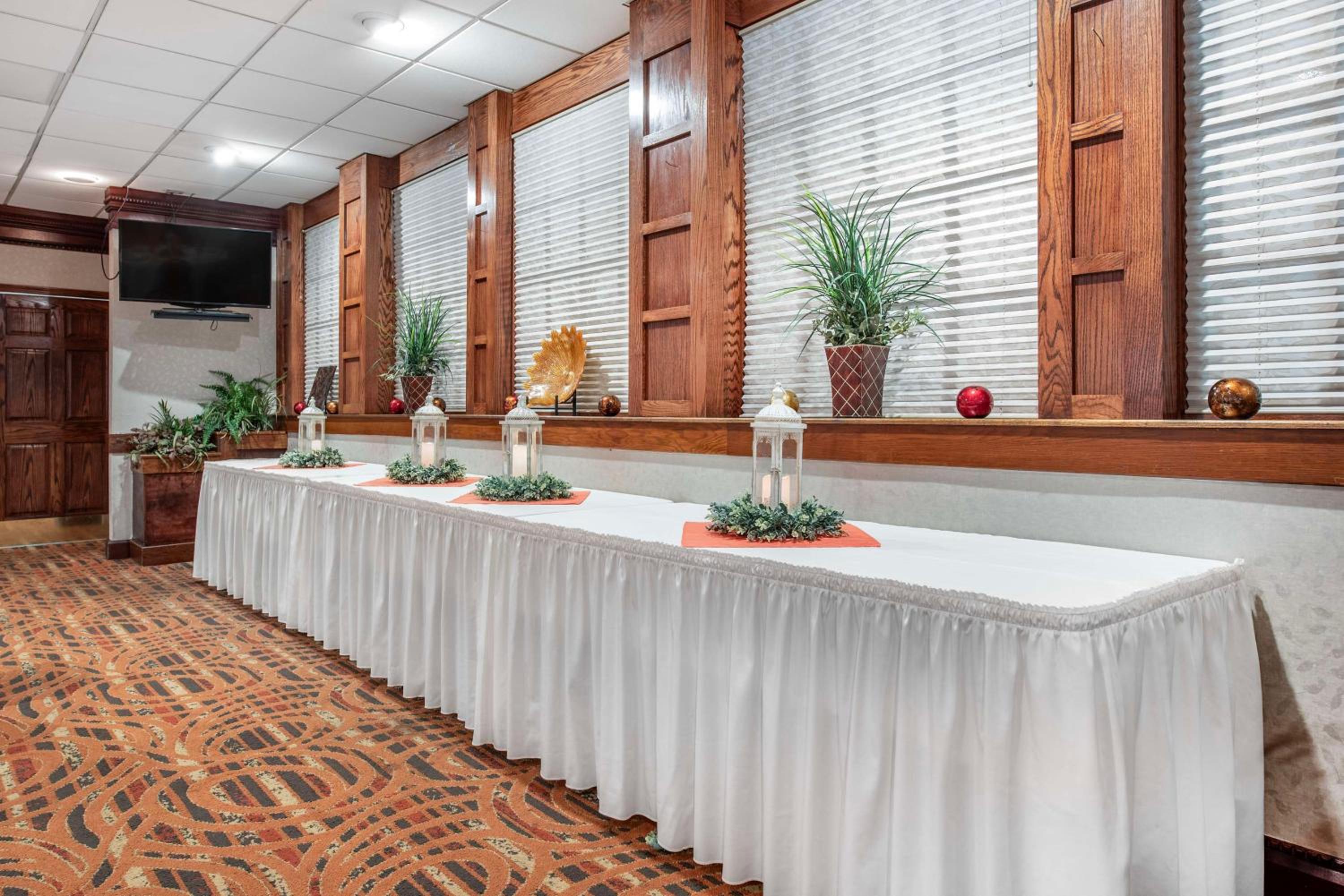 Bridgeport Vacations - Best Western Plus Bridgeport Inn - Property Image 48