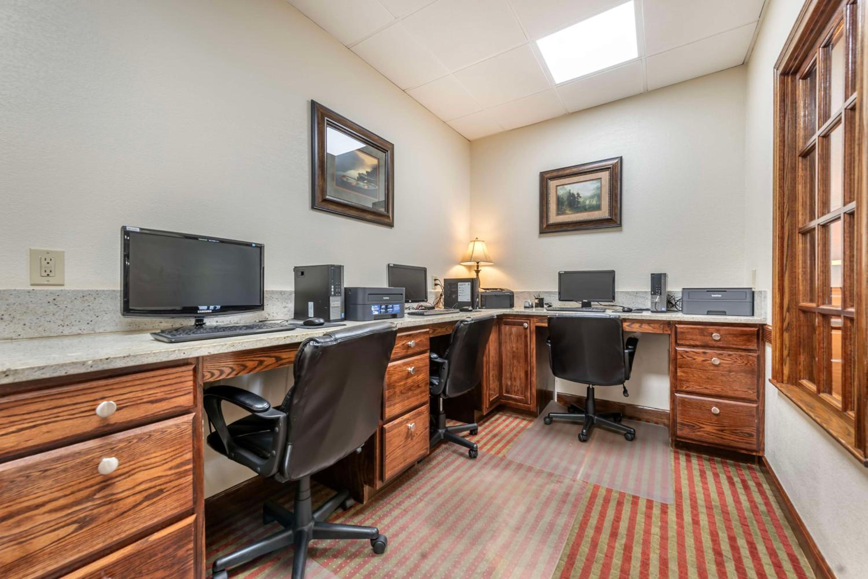 Bridgeport Vacations - Best Western Plus Bridgeport Inn - Property Image 49