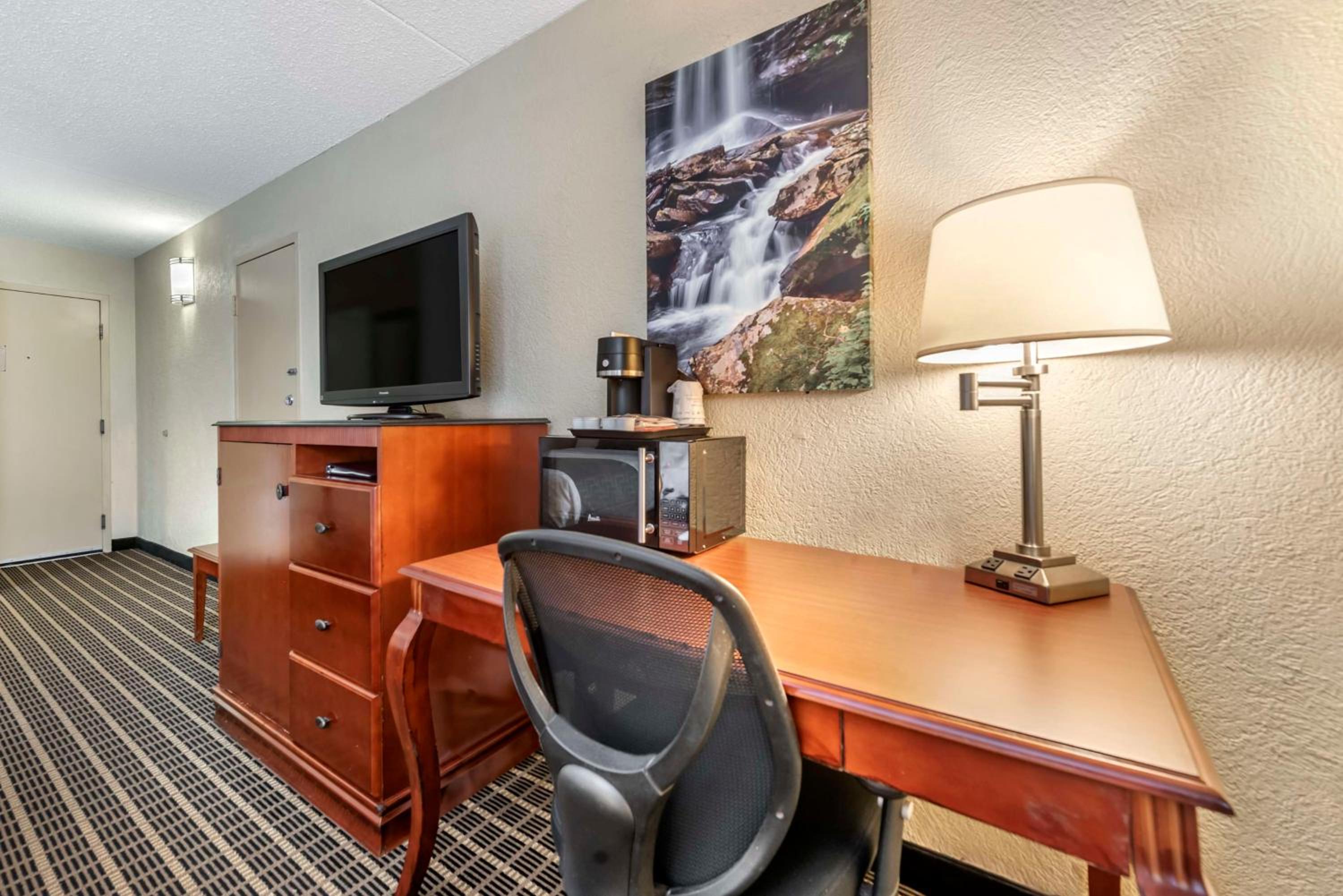 Bridgeport Vacations - Best Western Plus Bridgeport Inn - Property Image 17