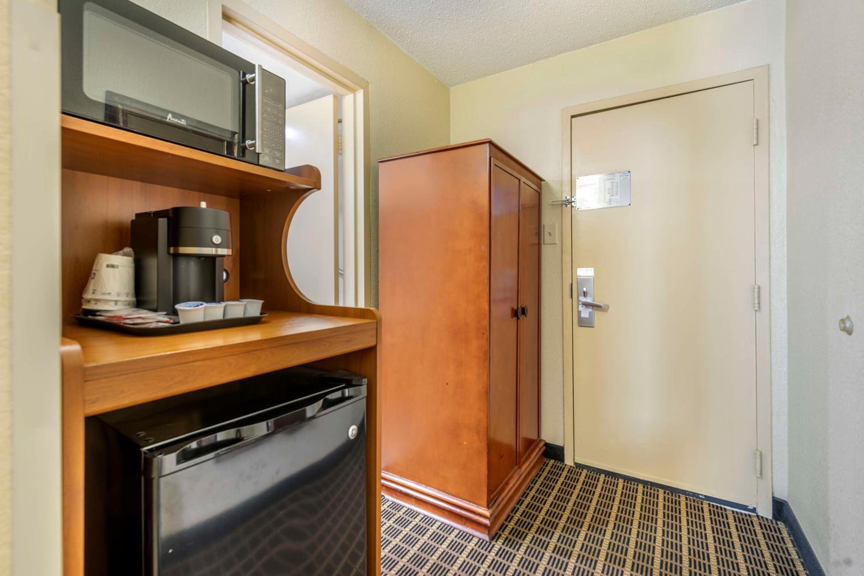 Bridgeport Vacations - Best Western Plus Bridgeport Inn - Property Image 19