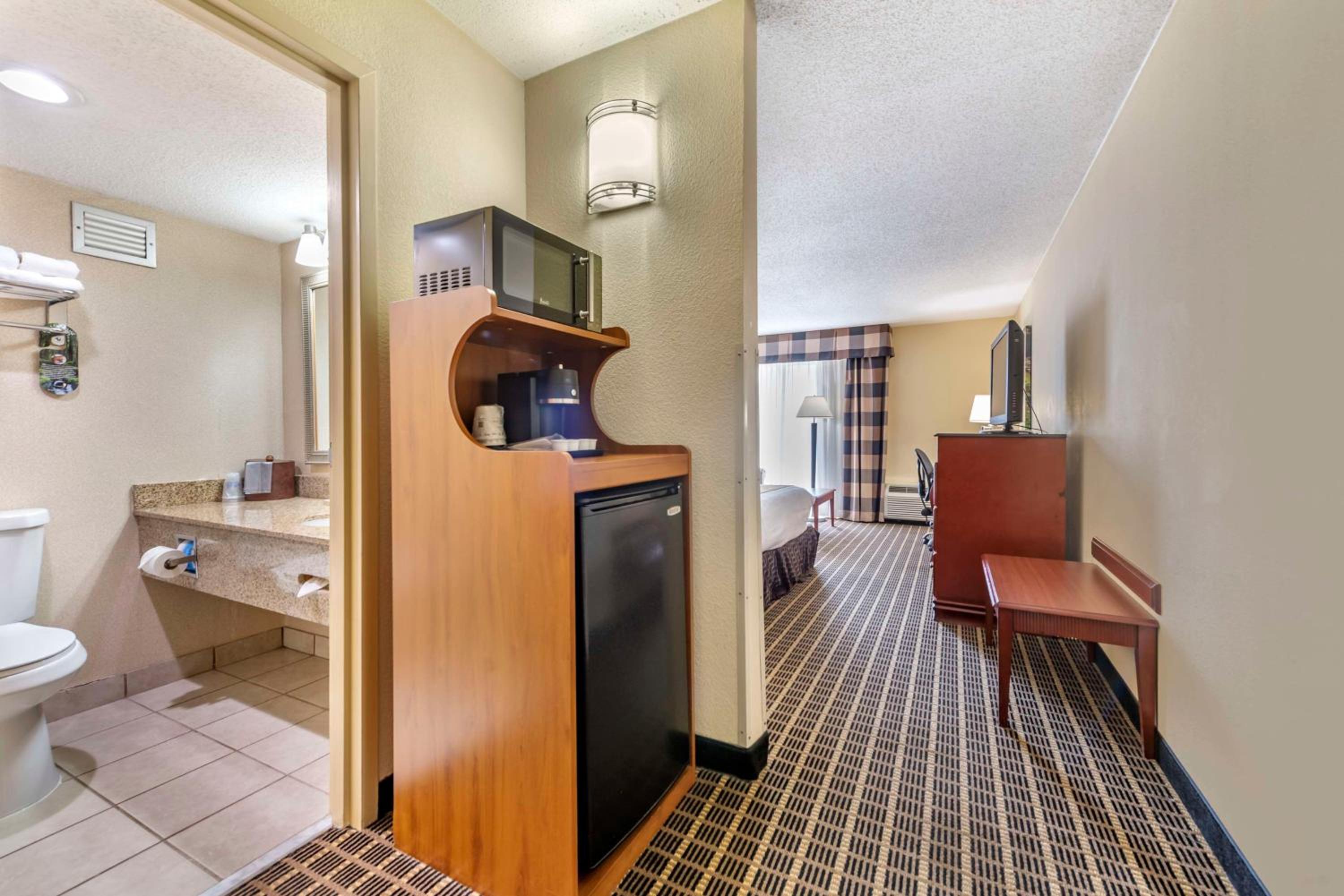 Bridgeport Vacations - Best Western Plus Bridgeport Inn - Property Image 37