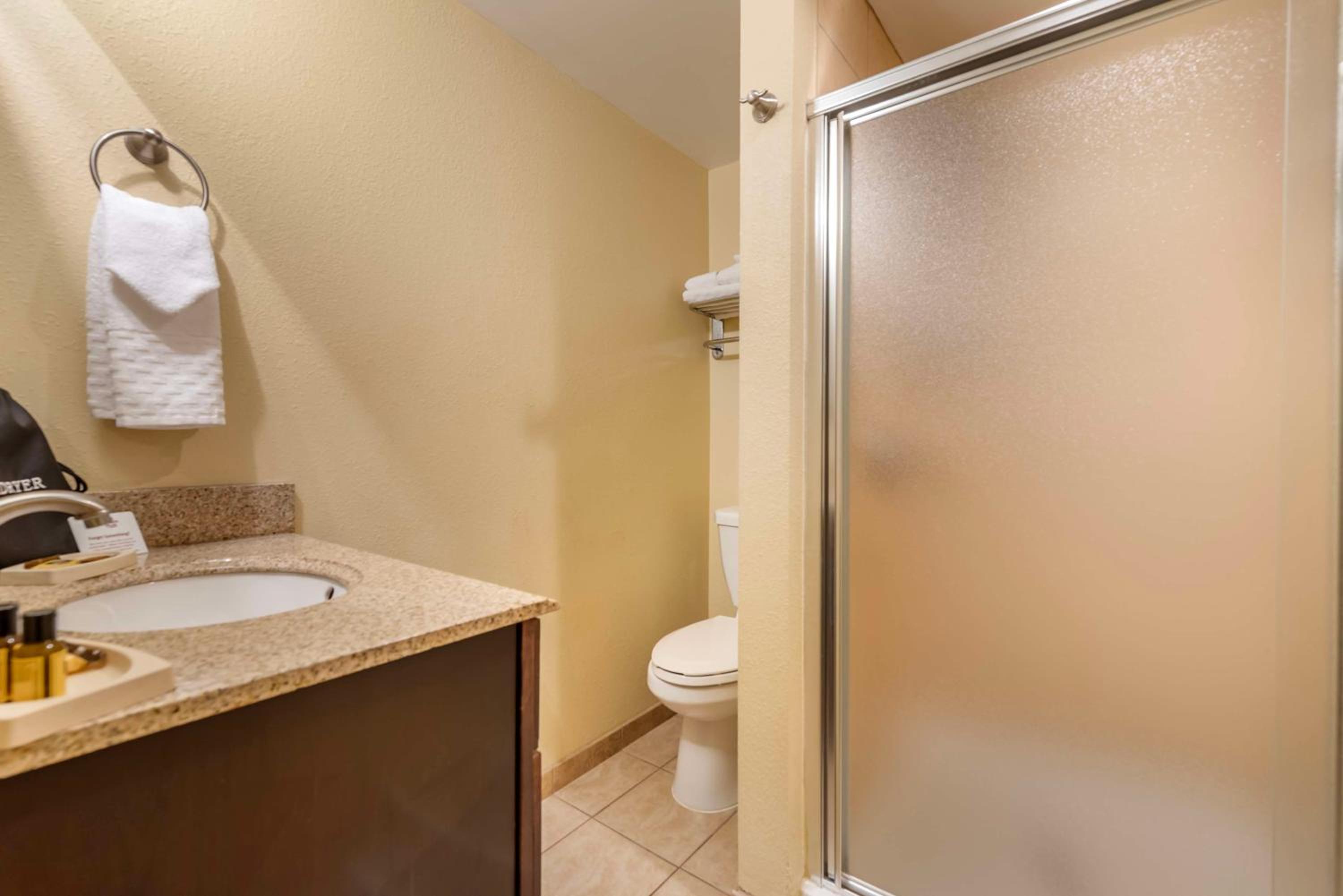 Bridgeport Vacations - Best Western Plus Bridgeport Inn - Property Image 42