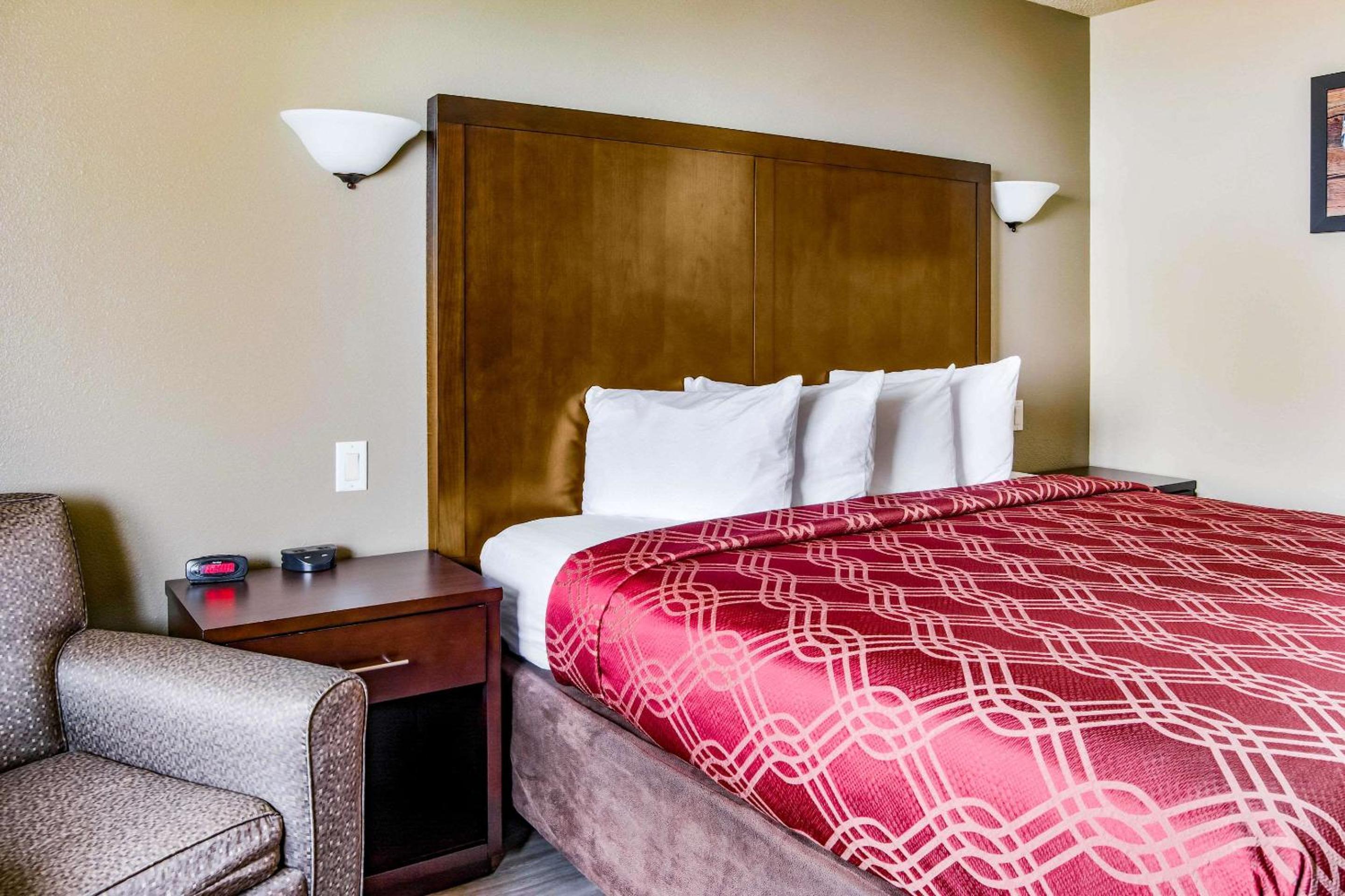 Econo Lodge Newport view 2