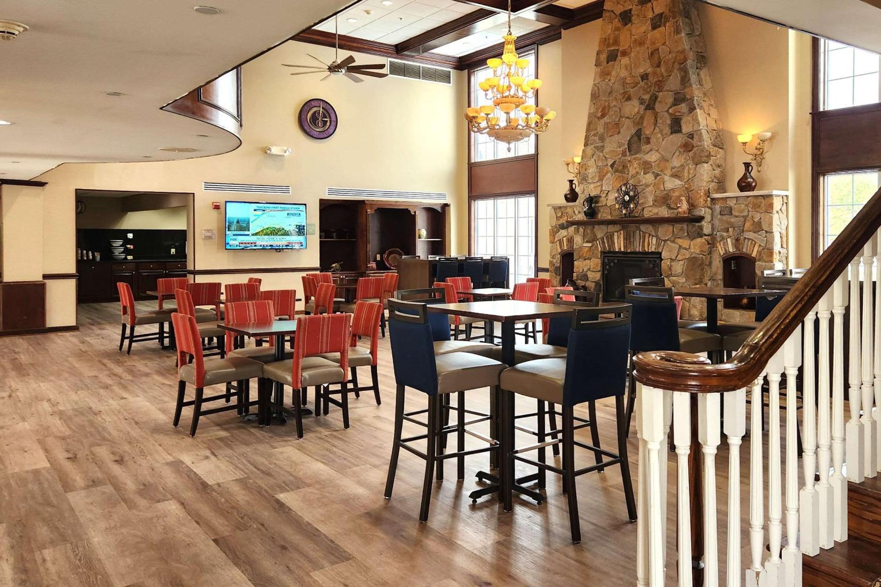 Mount Pocono Vacations - Comfort Inn  Suites Mount Pocono - Property Image 5