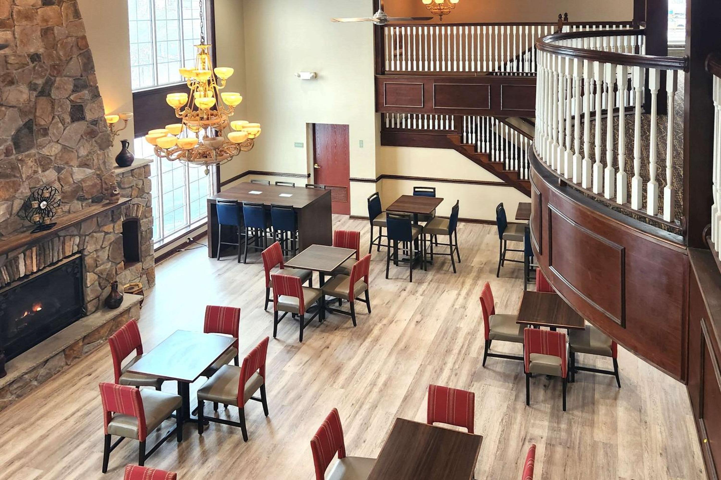 Mount Pocono Vacations - Comfort Inn  Suites Mount Pocono - Property Image 7