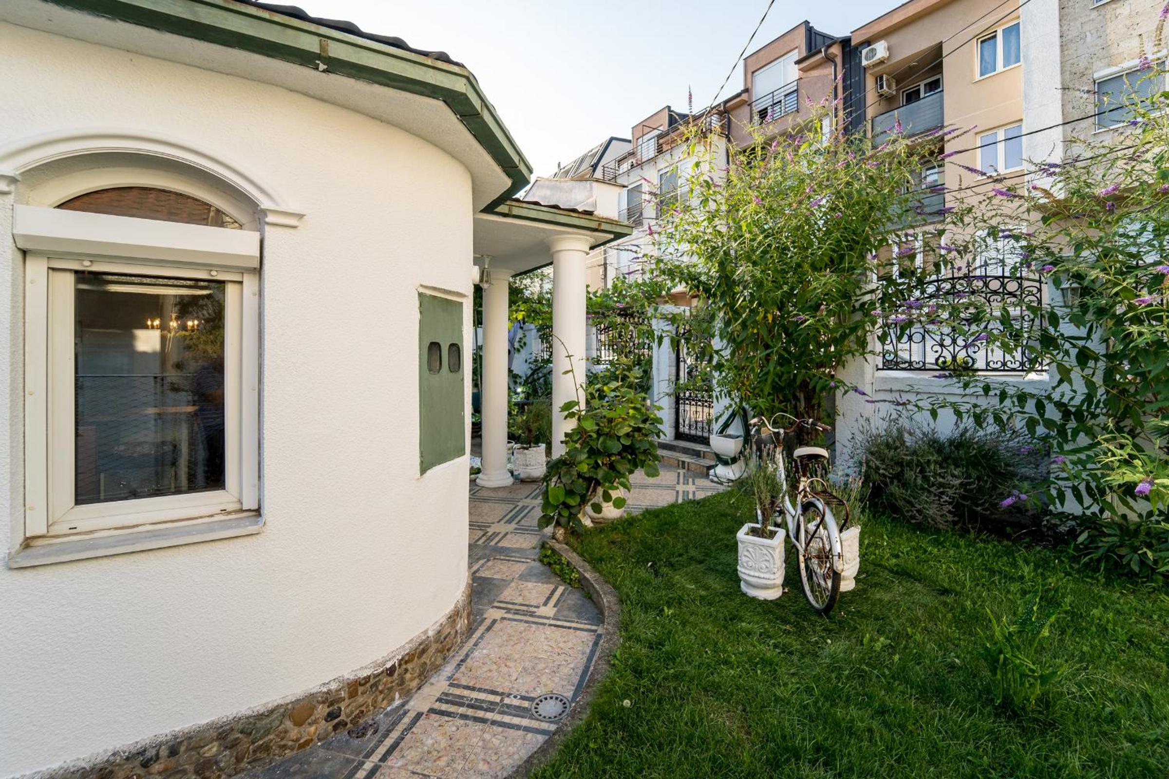 Photo 33