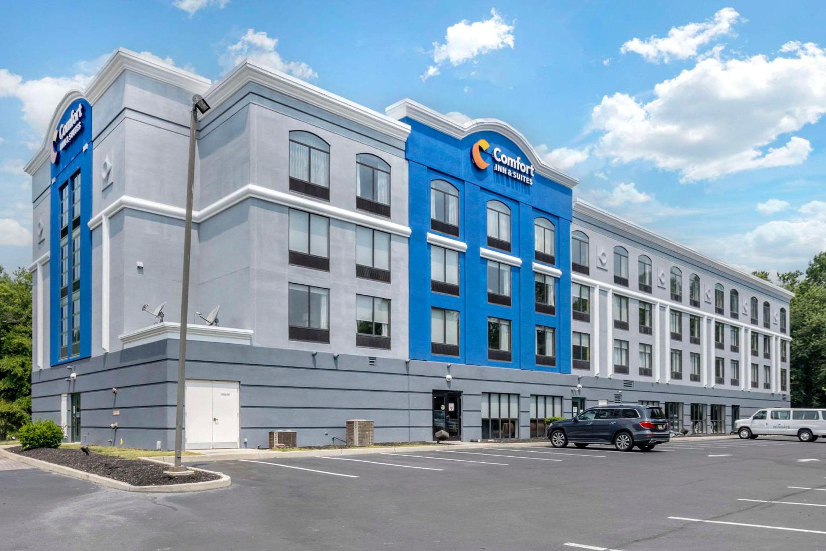 Hotel Comfort Inn & Suites Voorhees-Mt Laurel - Image 1