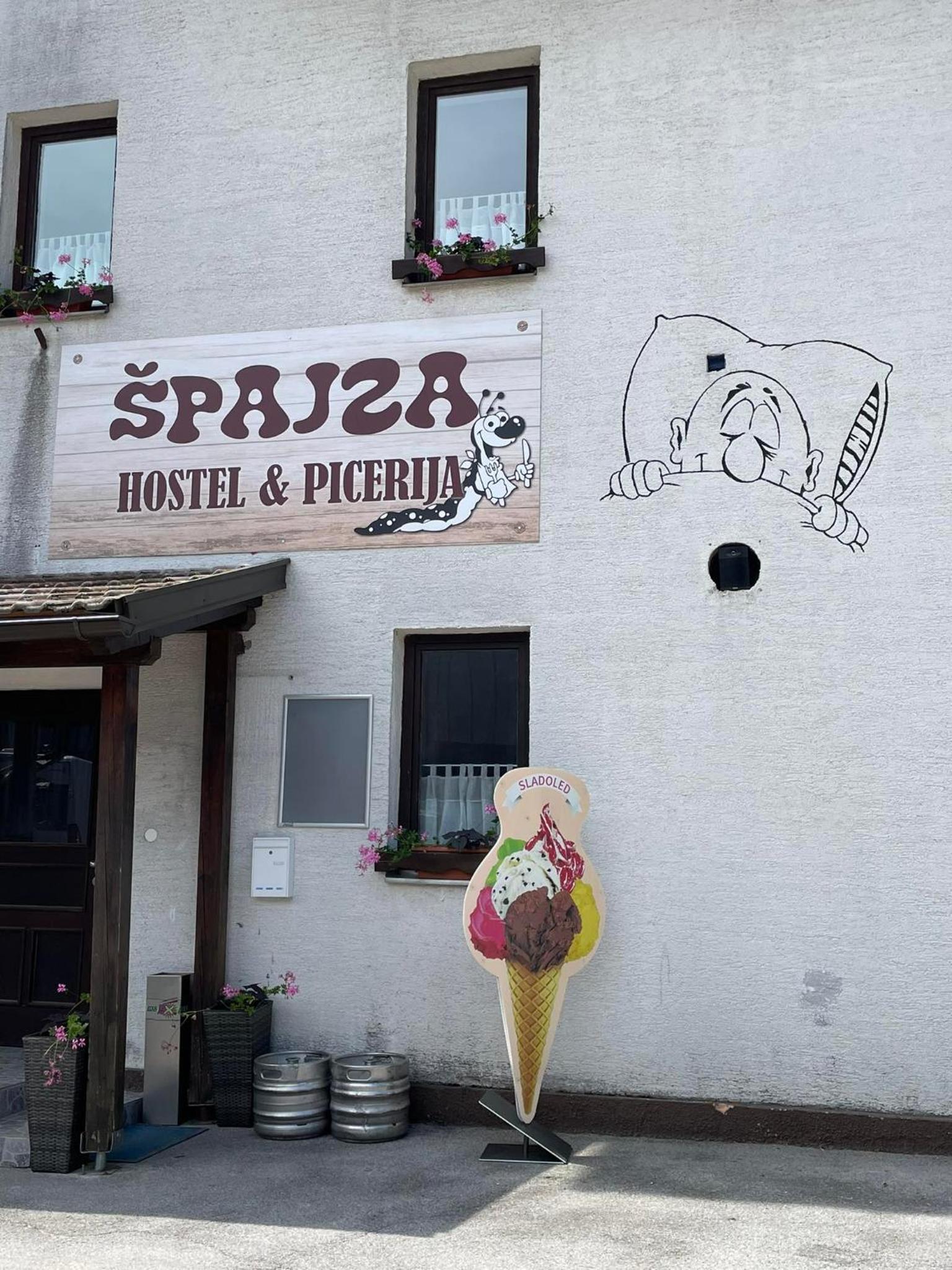 Hostel in picerija Špajza view 3