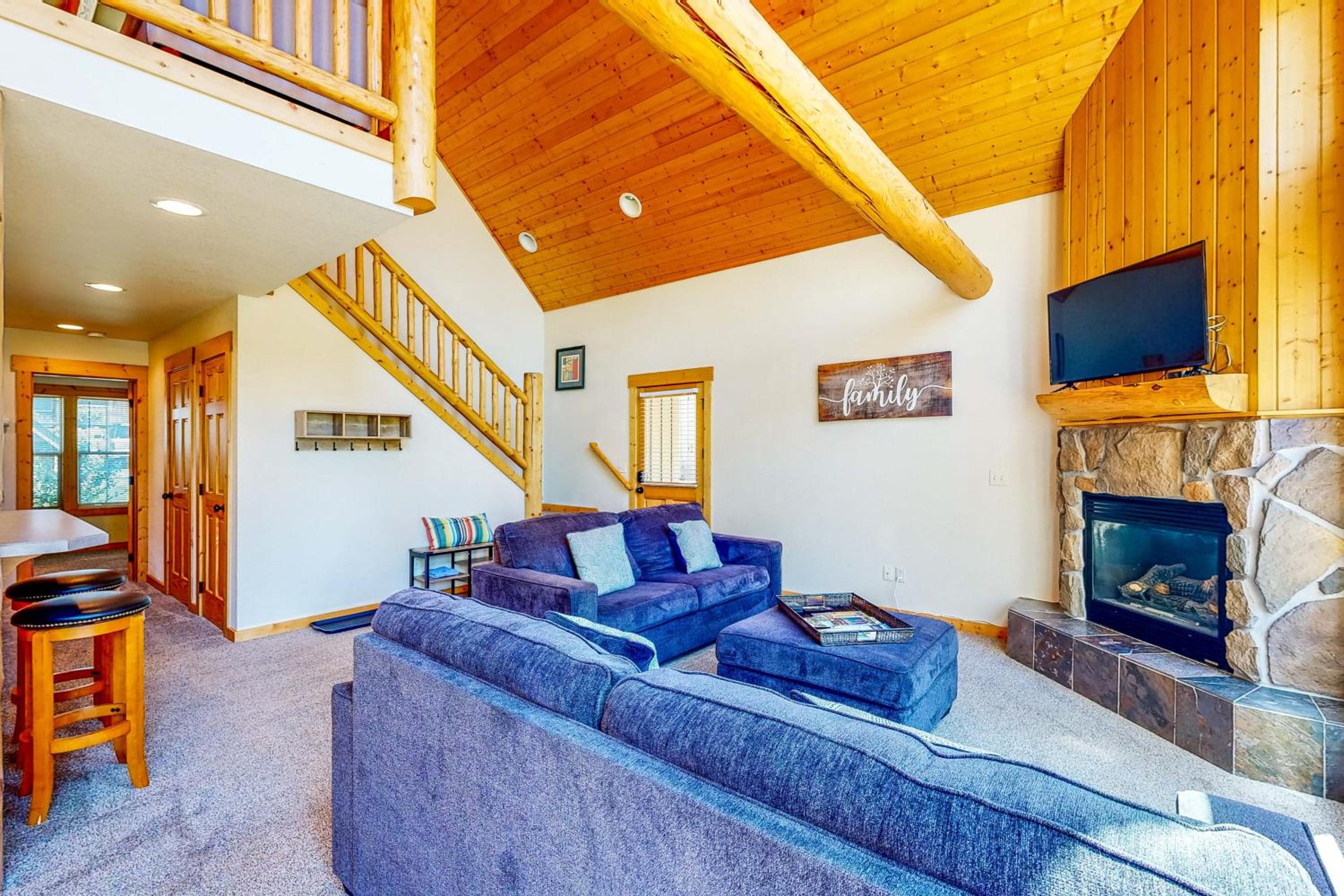 Gateway to Crater Lake! Resort Retreat with Pool