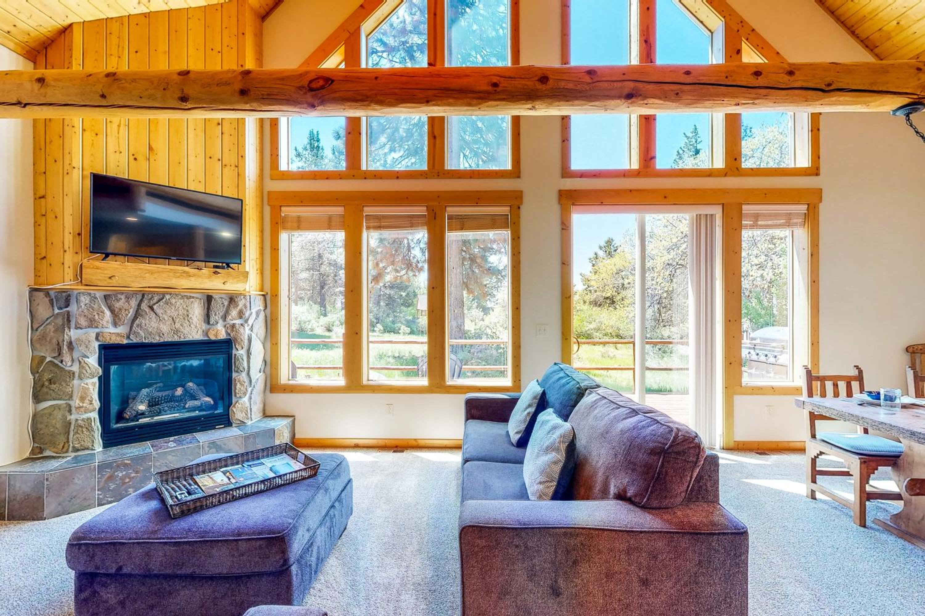 Gateway to Crater Lake! Resort Retreat with Pool