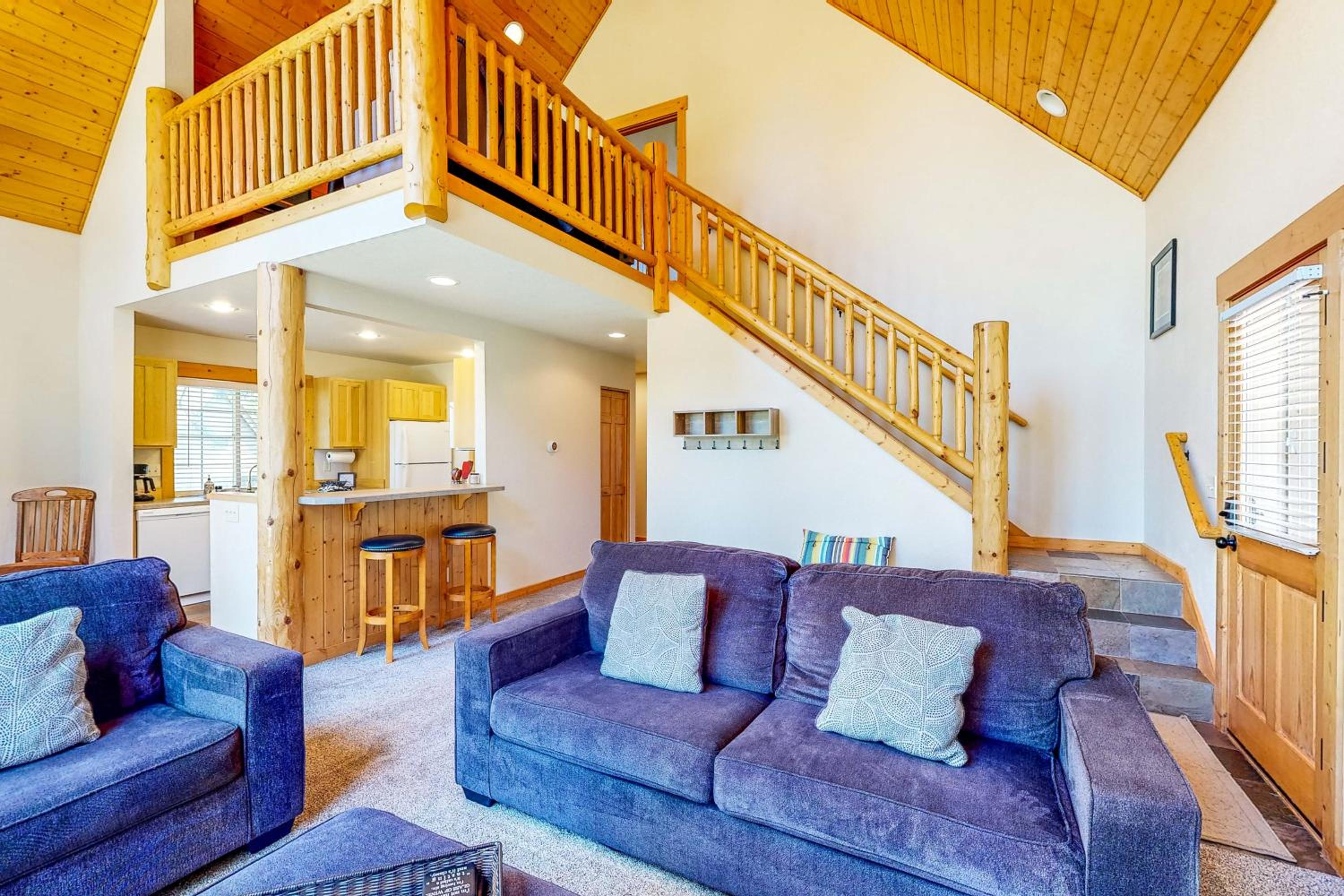Gateway to Crater Lake! Resort Retreat with Pool