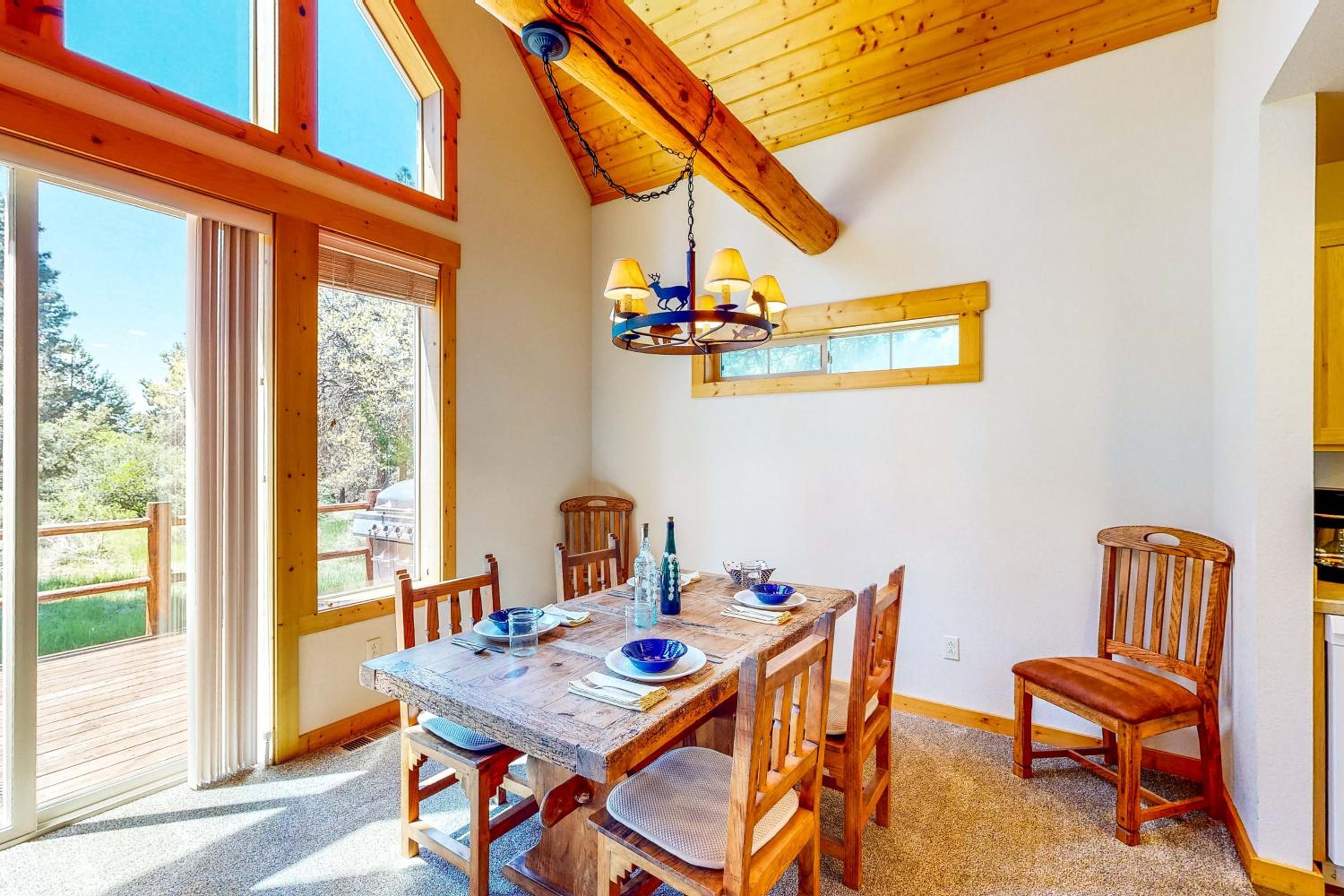 Gateway to Crater Lake! Resort Retreat with Pool