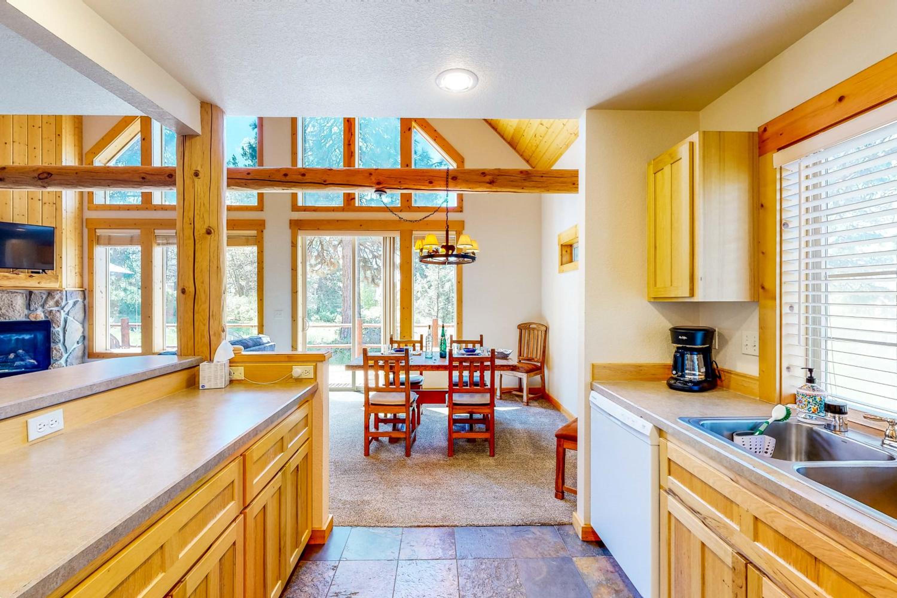 Gateway to Crater Lake! Resort Retreat with Pool