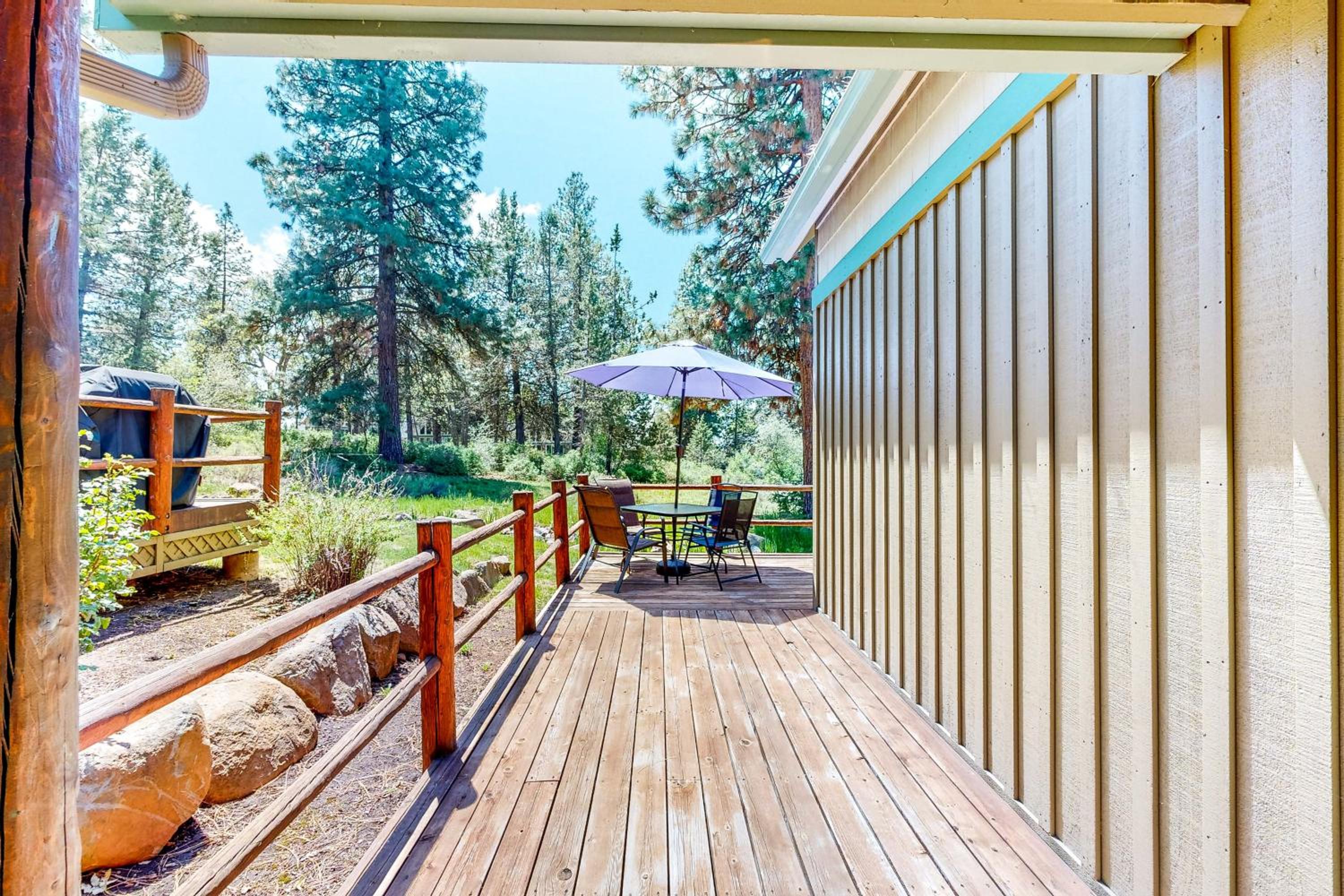 Gateway to Crater Lake! Resort Retreat with Pool