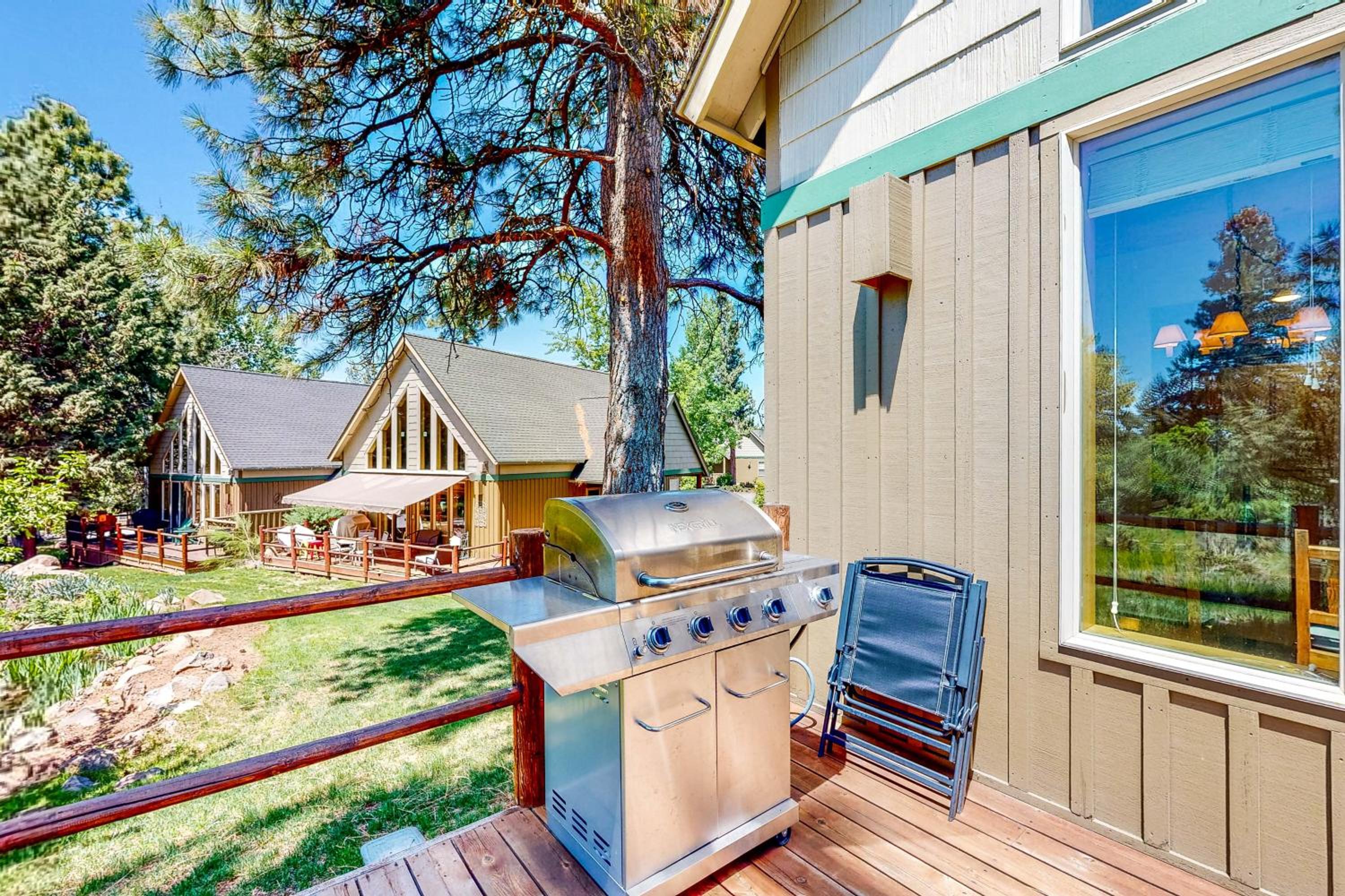Gateway to Crater Lake! Resort Retreat with Pool