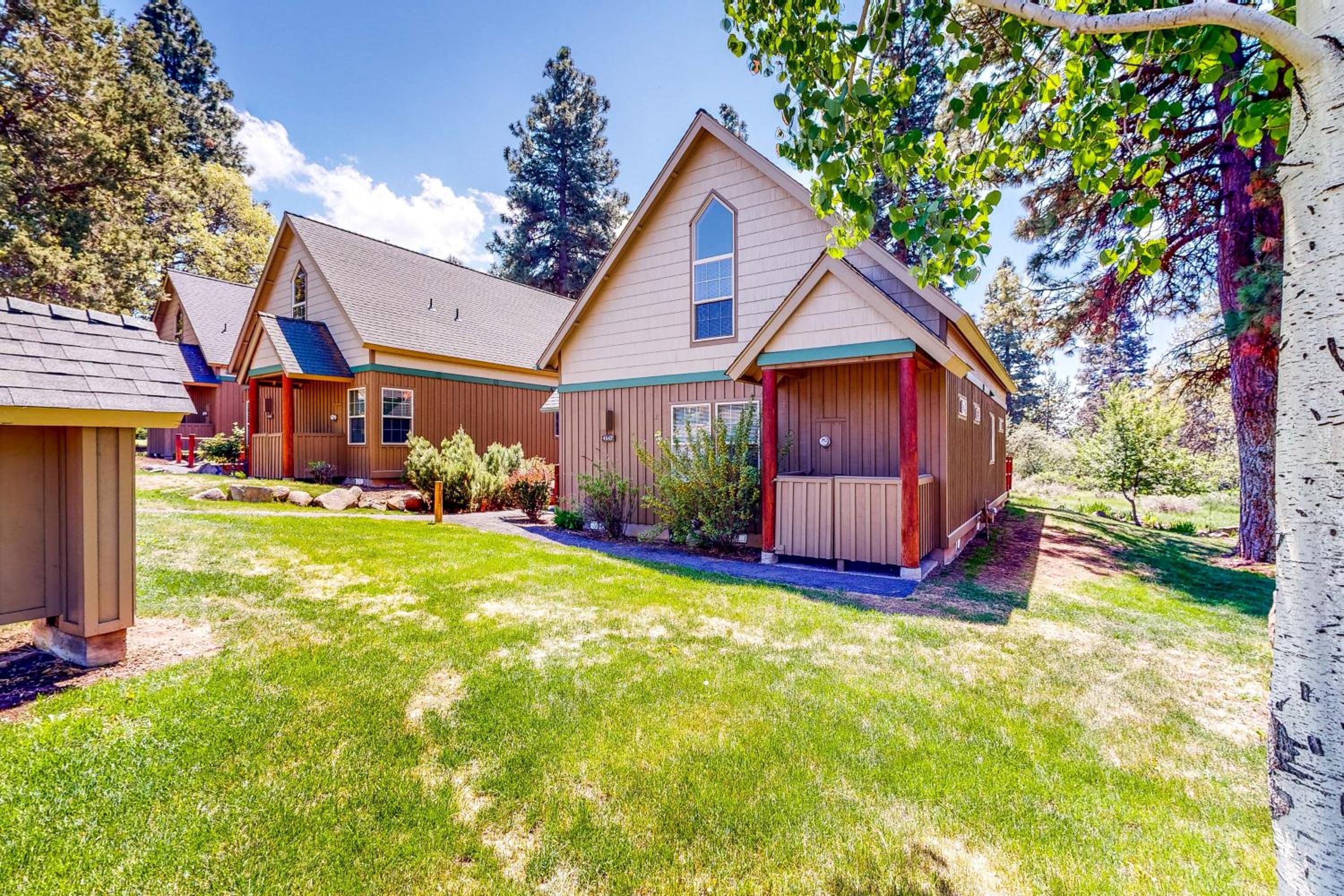 Gateway to Crater Lake! Resort Retreat with Pool