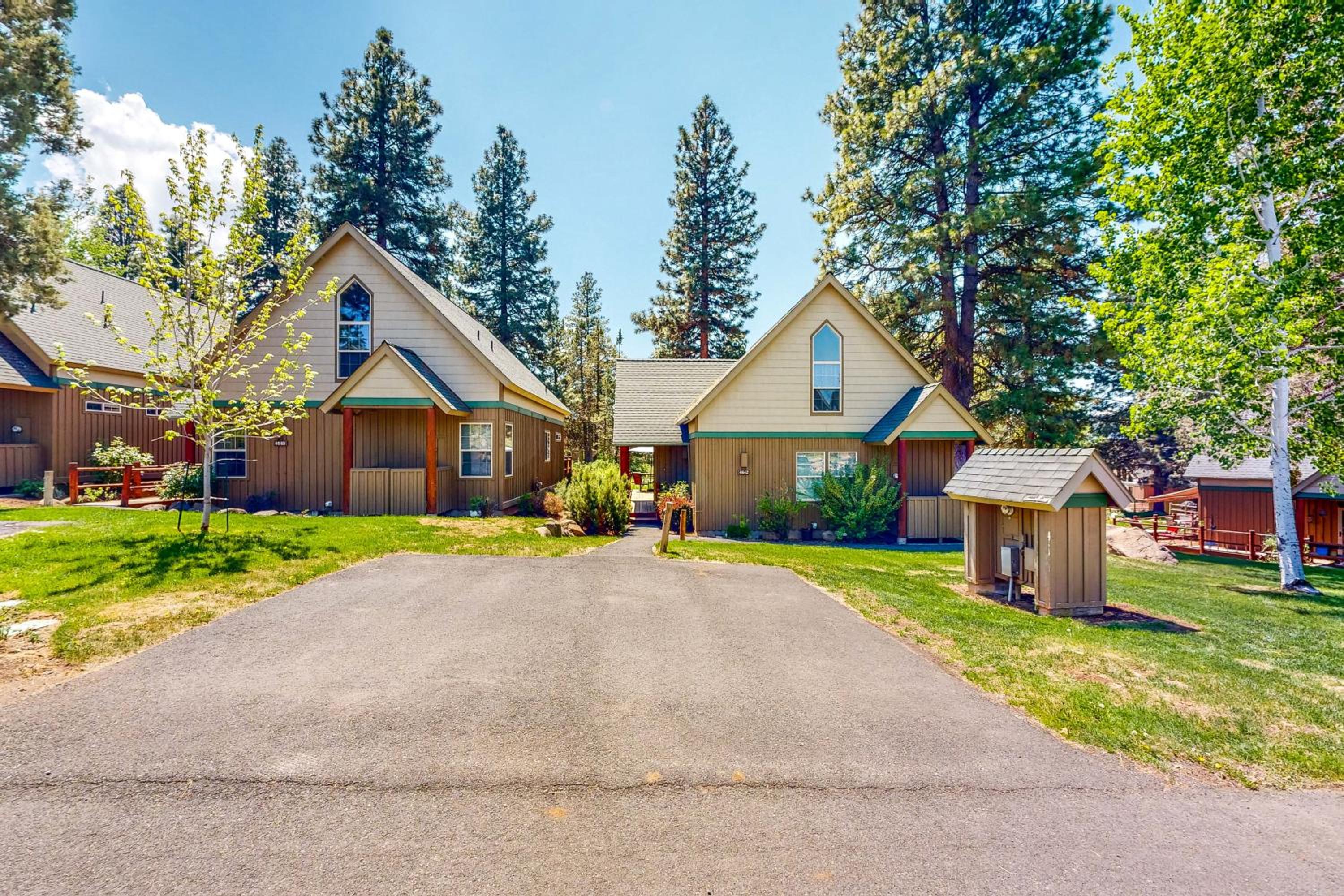 Gateway to Crater Lake! Resort Retreat with Pool