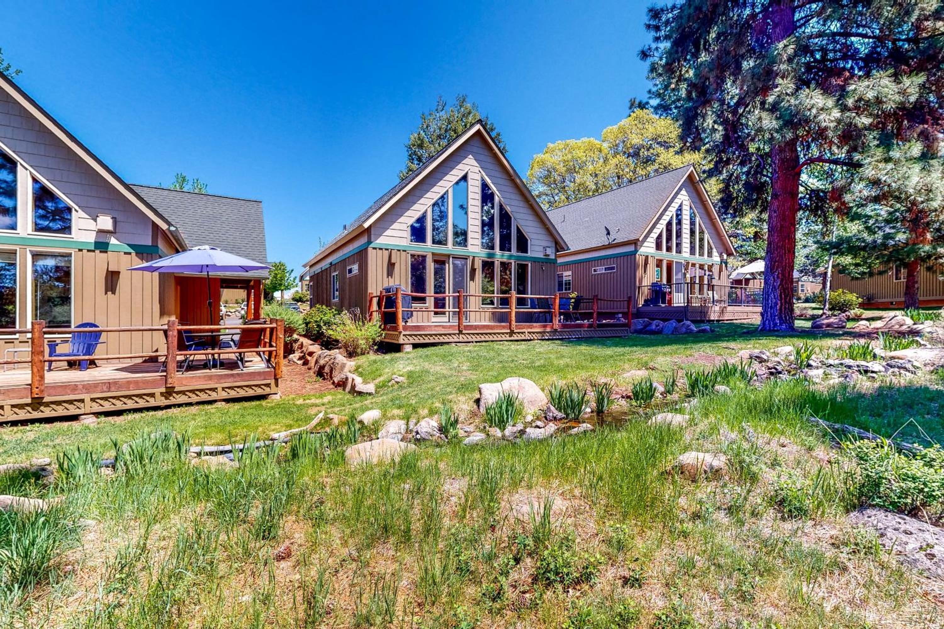 Gateway to Crater Lake! Resort Retreat with Pool