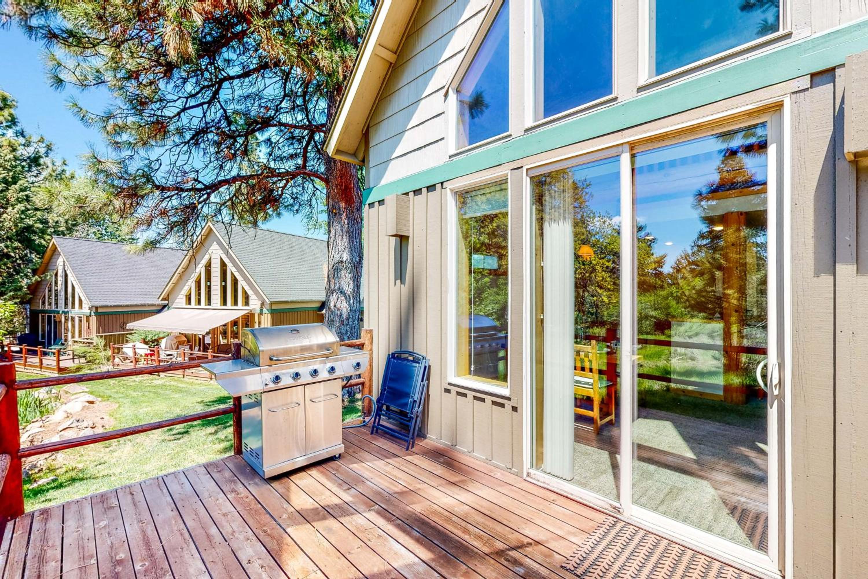 Gateway to Crater Lake! Resort Retreat with Pool