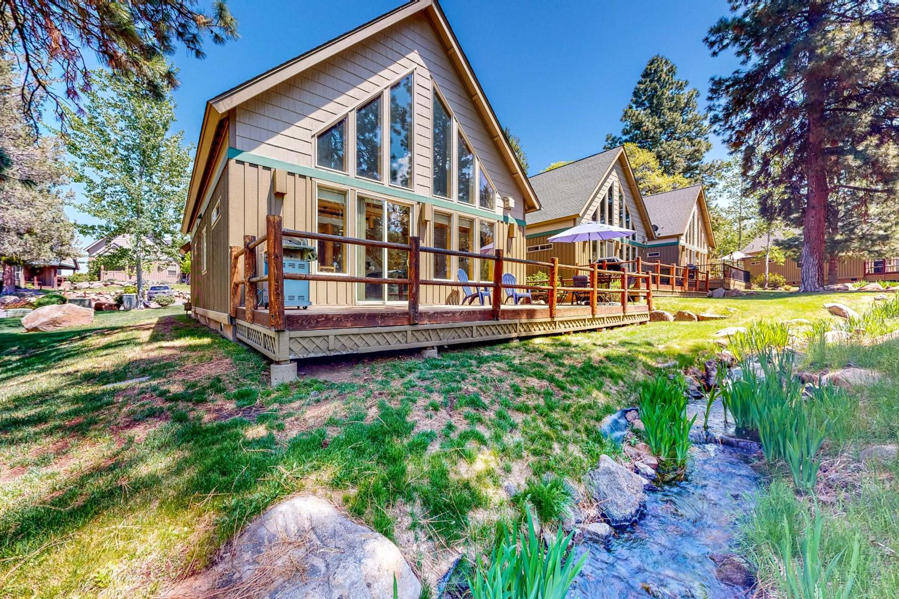 Gateway to Crater Lake! Resort Retreat with Pool