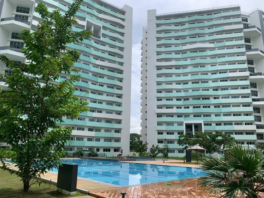 New Escape (The New staycation in Quezon City) view 3