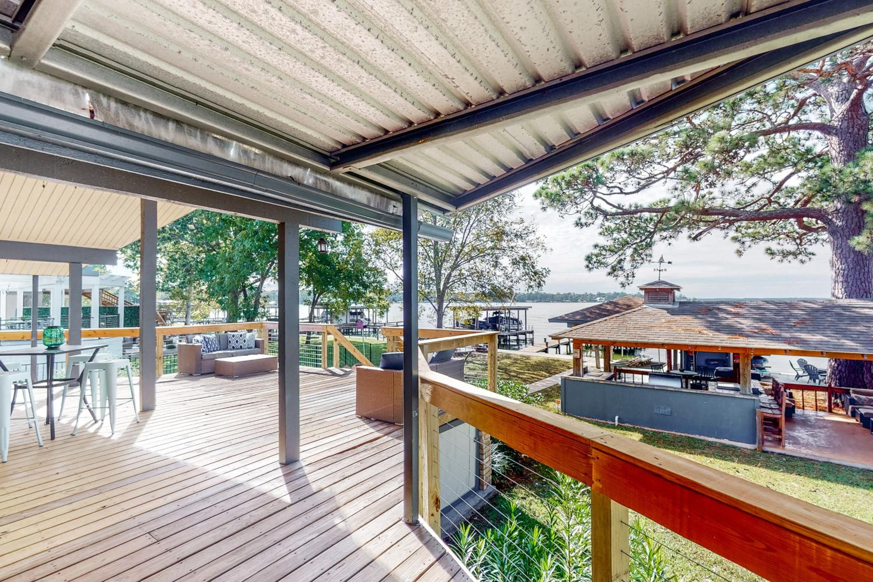 Harbor Haven with Dock Lake Livingston Home