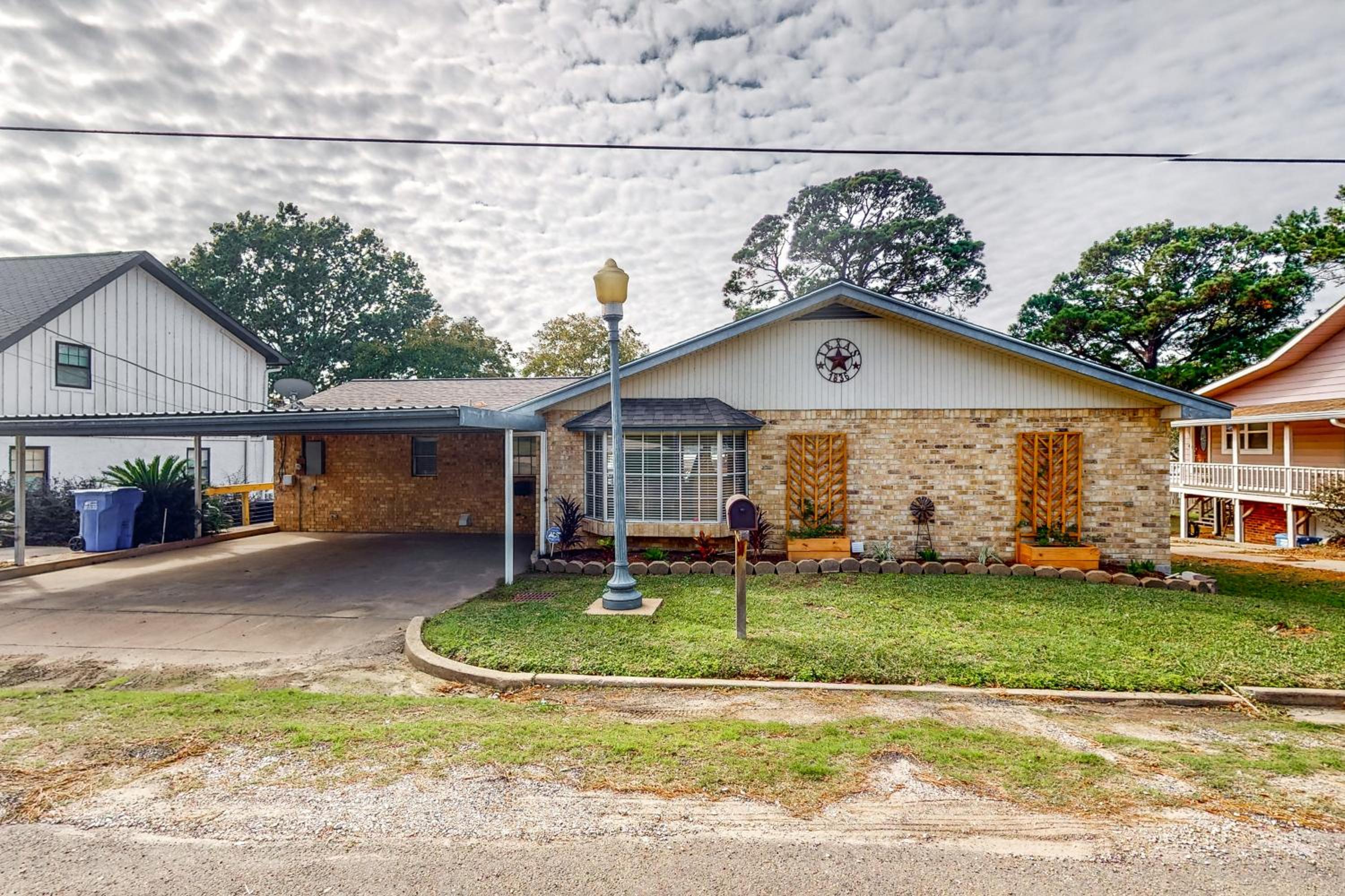 Harbor Haven with Dock Lake Livingston Home