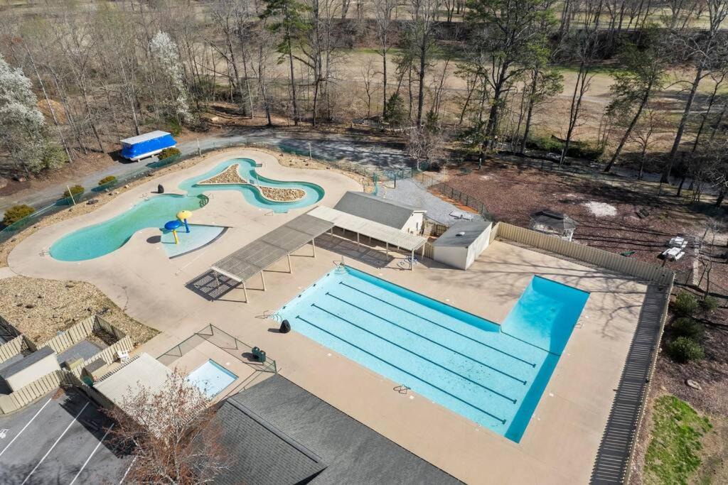 Above It All Hot Tub Views Rumbling Bald Sleeps 11 view 4