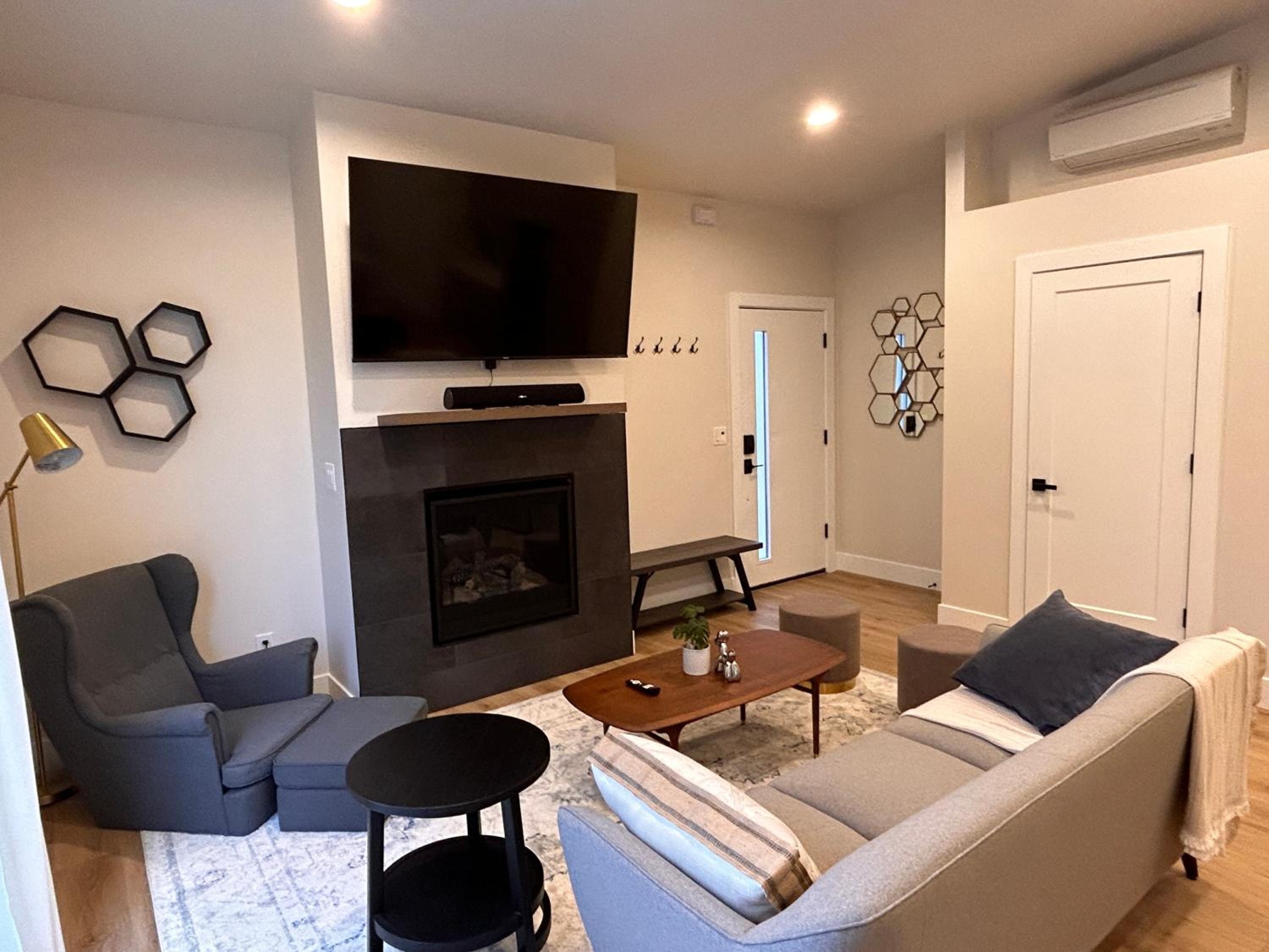 Cozy and Adorable Tiny House - Near PDX! view 3