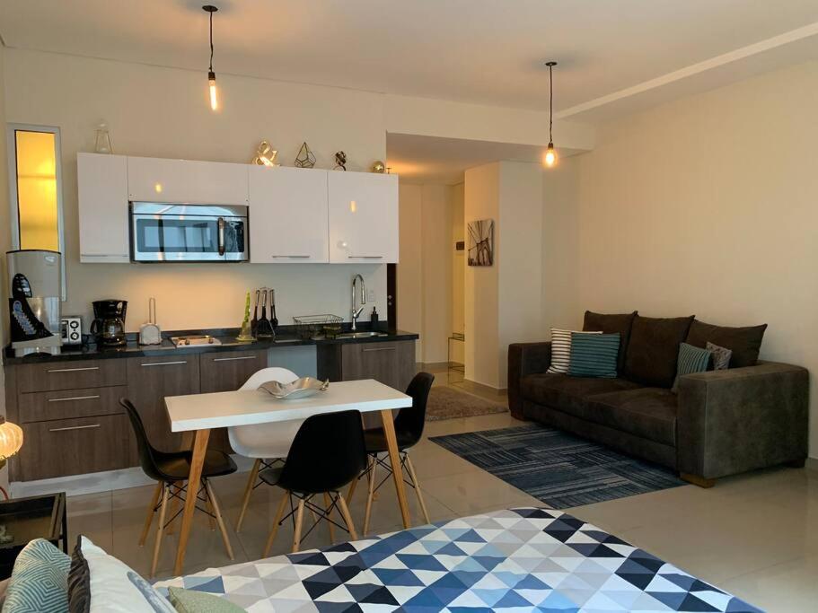 Cozy Studio with Pool, Rooftop & City View in La Roma - Alure photo 4