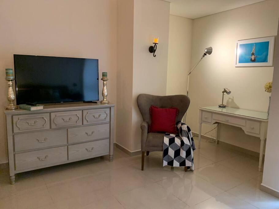 Cozy Studio with Pool, Rooftop & City View in La Roma - Alure photo 3