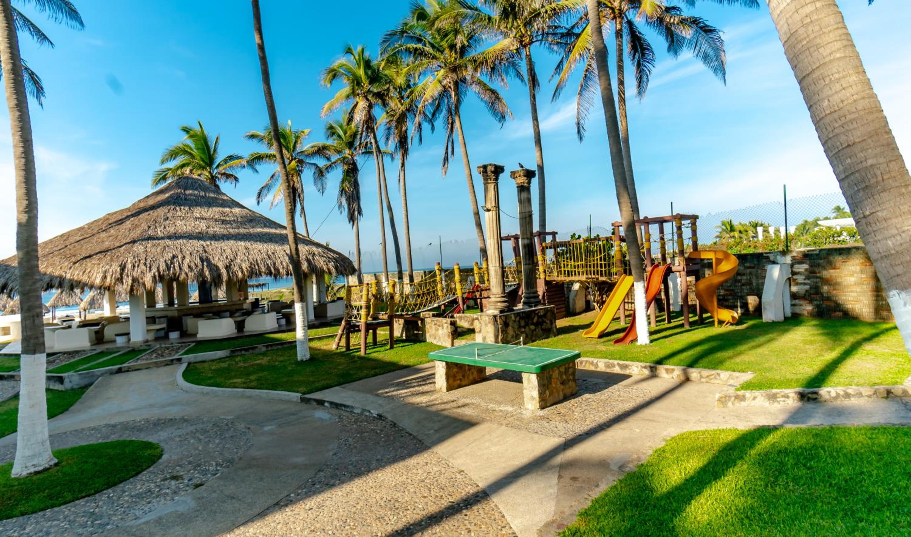 Mar Paraiso Queen