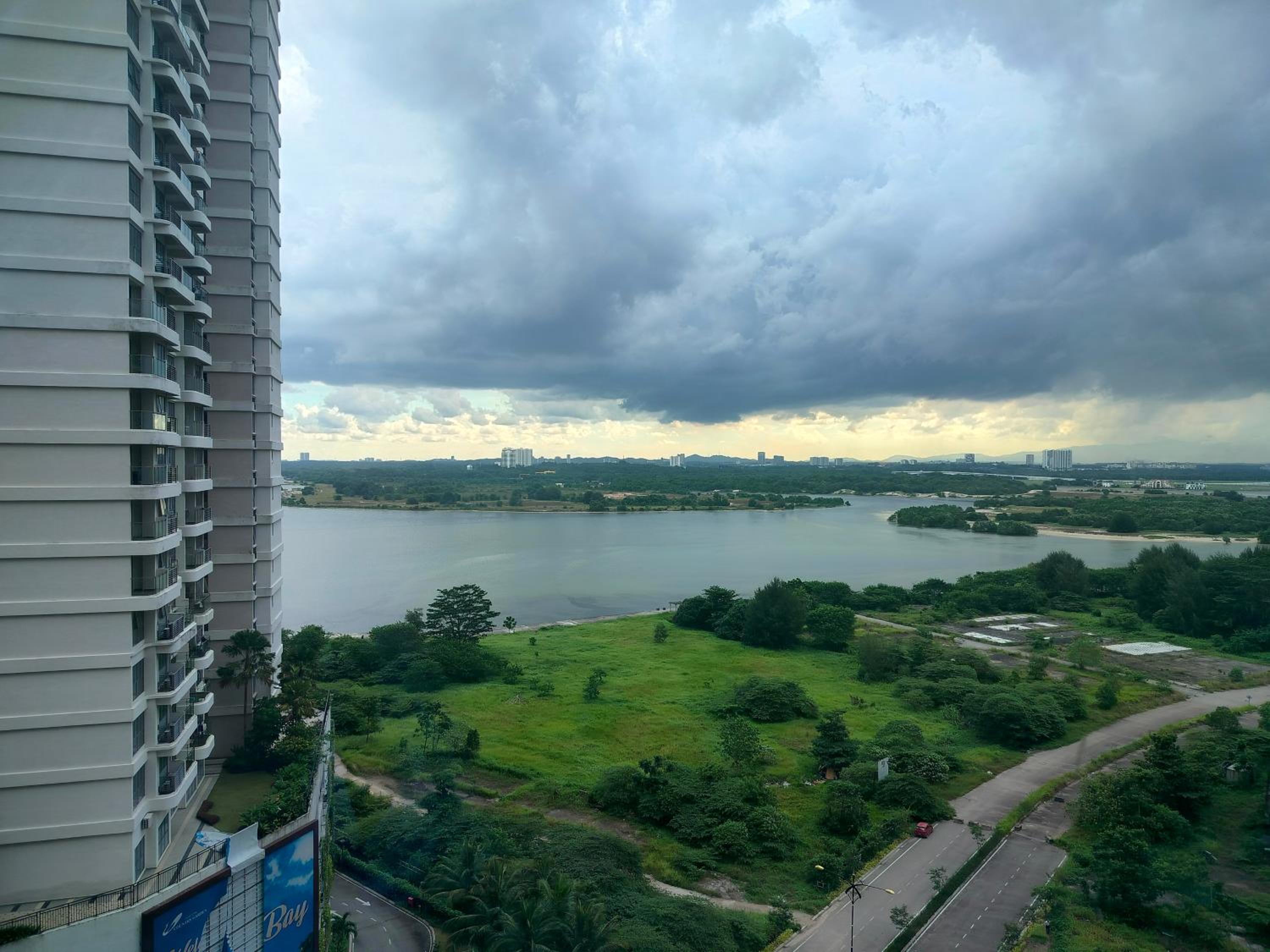 DangaBay SeaView 4pax with Netflix WiFi