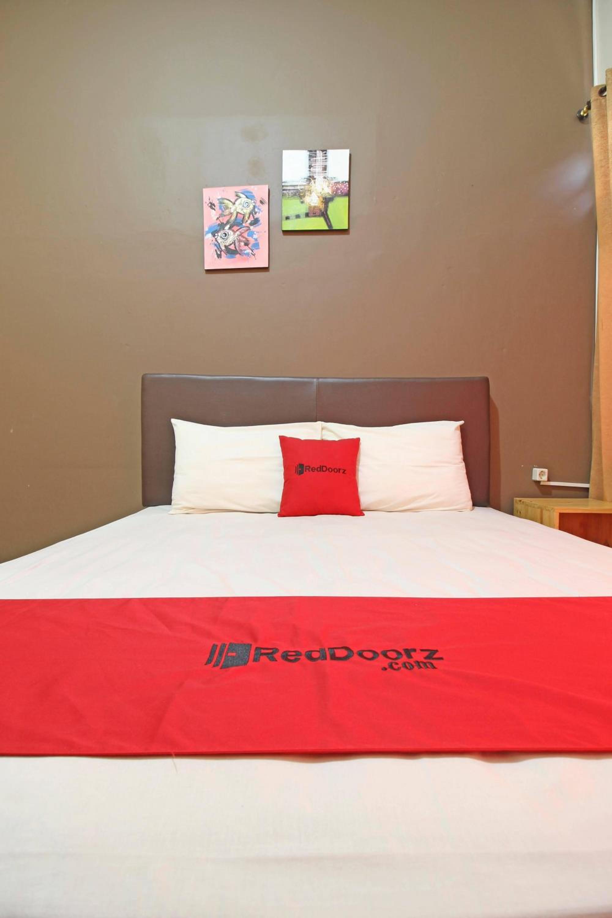 RedDoorz near Pojok Beteng Prawirotaman, Yogyakarta - 17