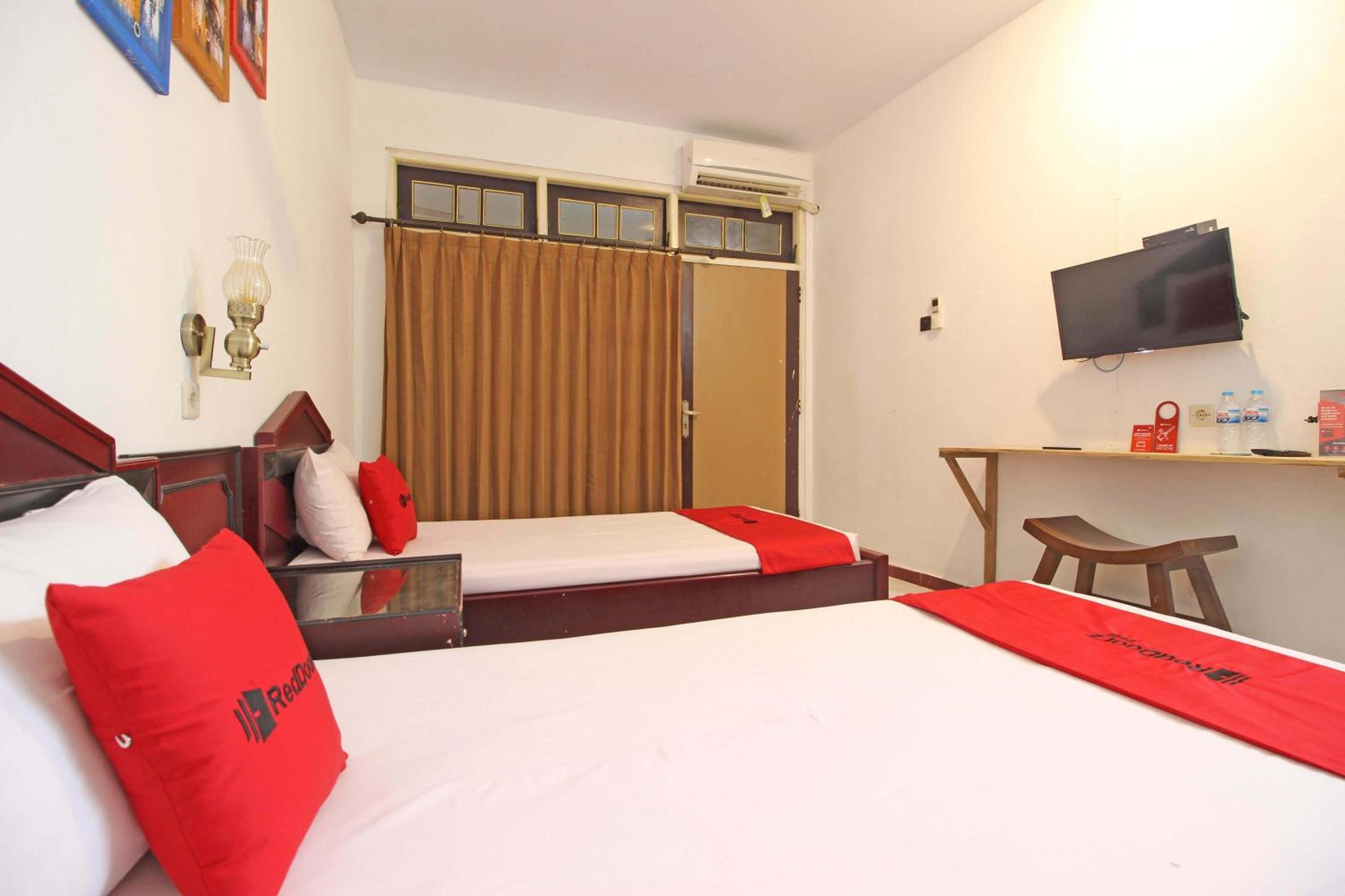RedDoorz near Pojok Beteng Prawirotaman, Yogyakarta - 22