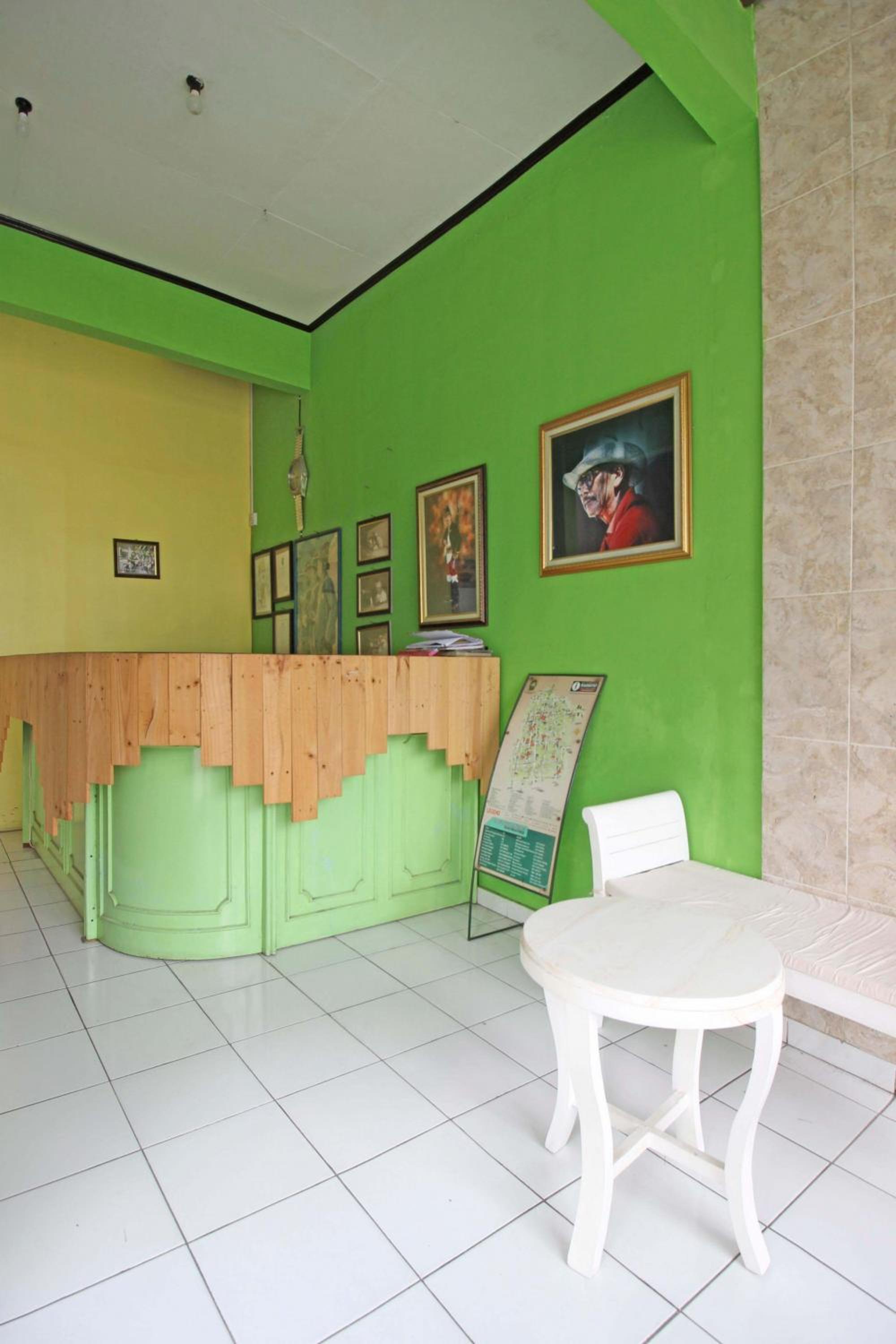 RedDoorz near Pojok Beteng Prawirotaman