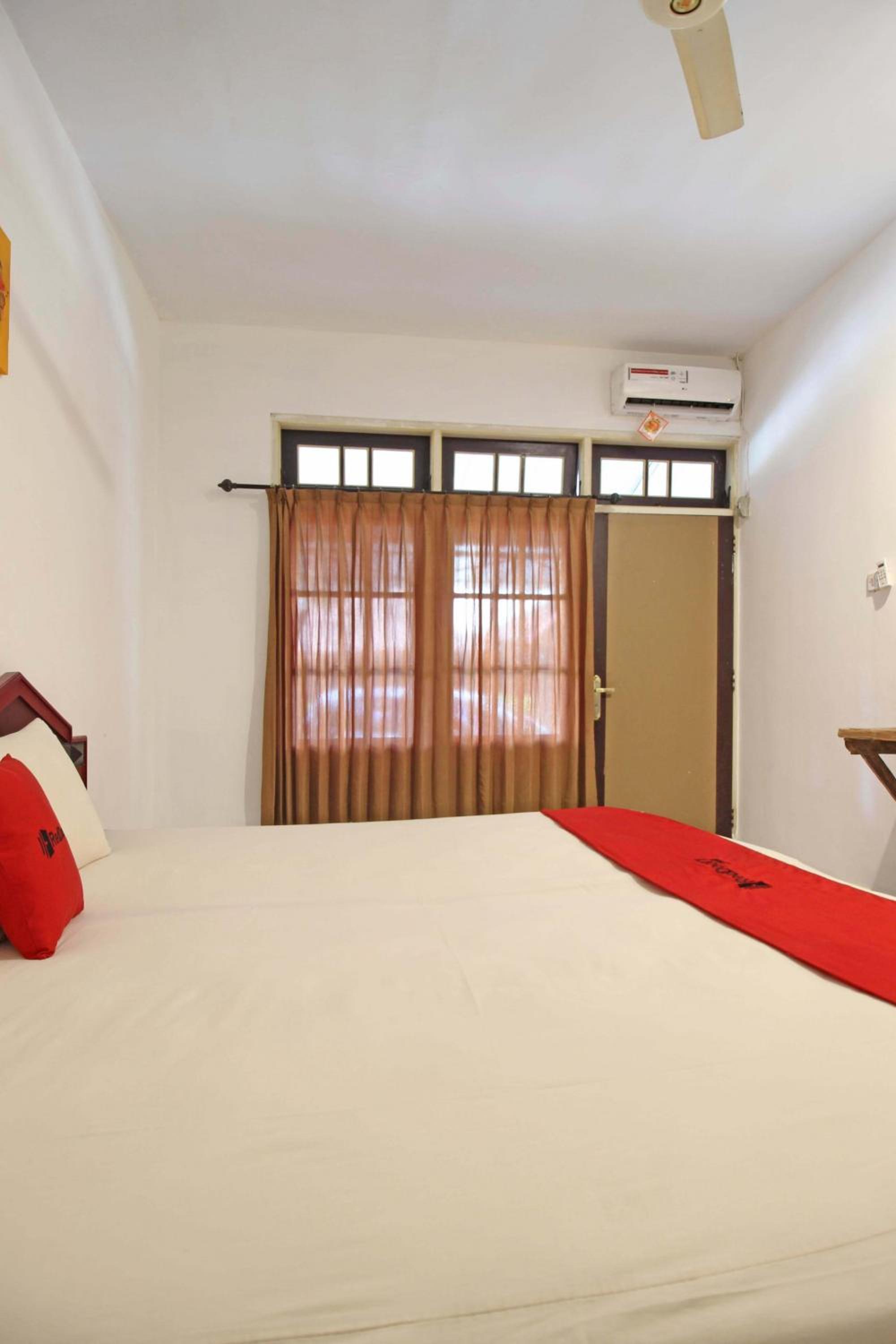 RedDoorz near Pojok Beteng Prawirotaman, Yogyakarta - 23