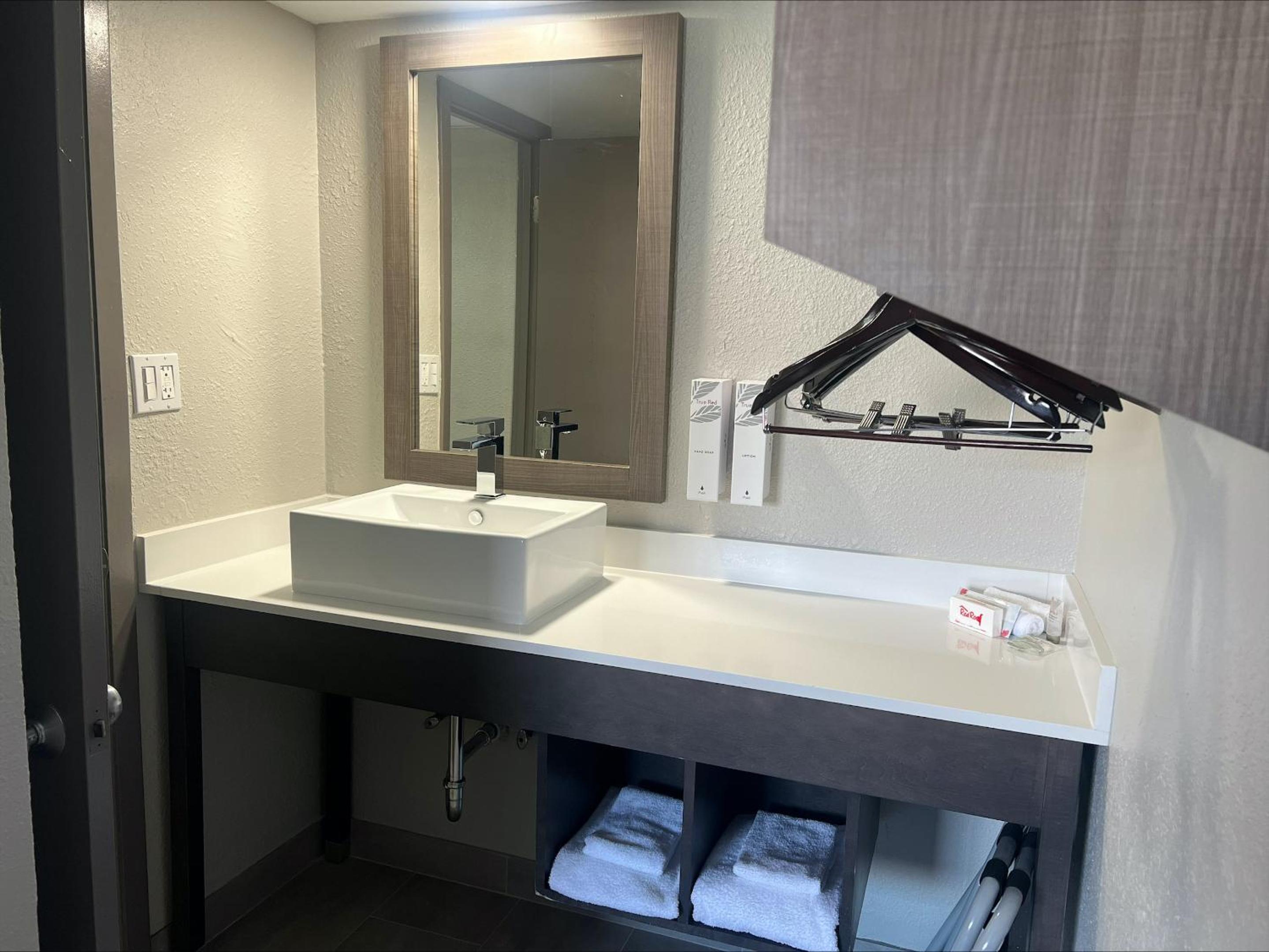 Red Roof Inn Bourbonnais - Property Image 5