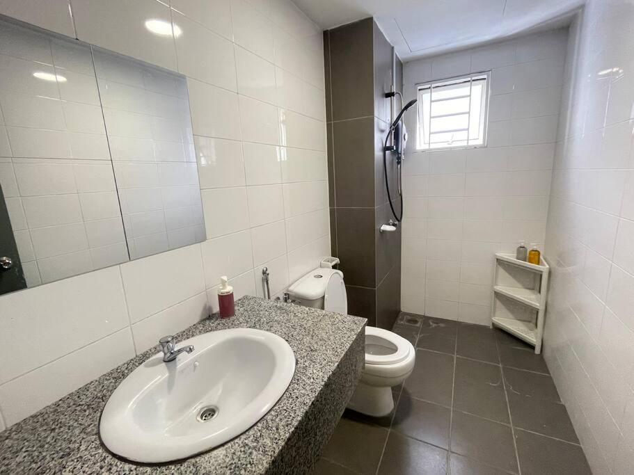 10Pax 4 Room Hidden Gem Sri Petaling 3 min Bukit Jalil Stadium